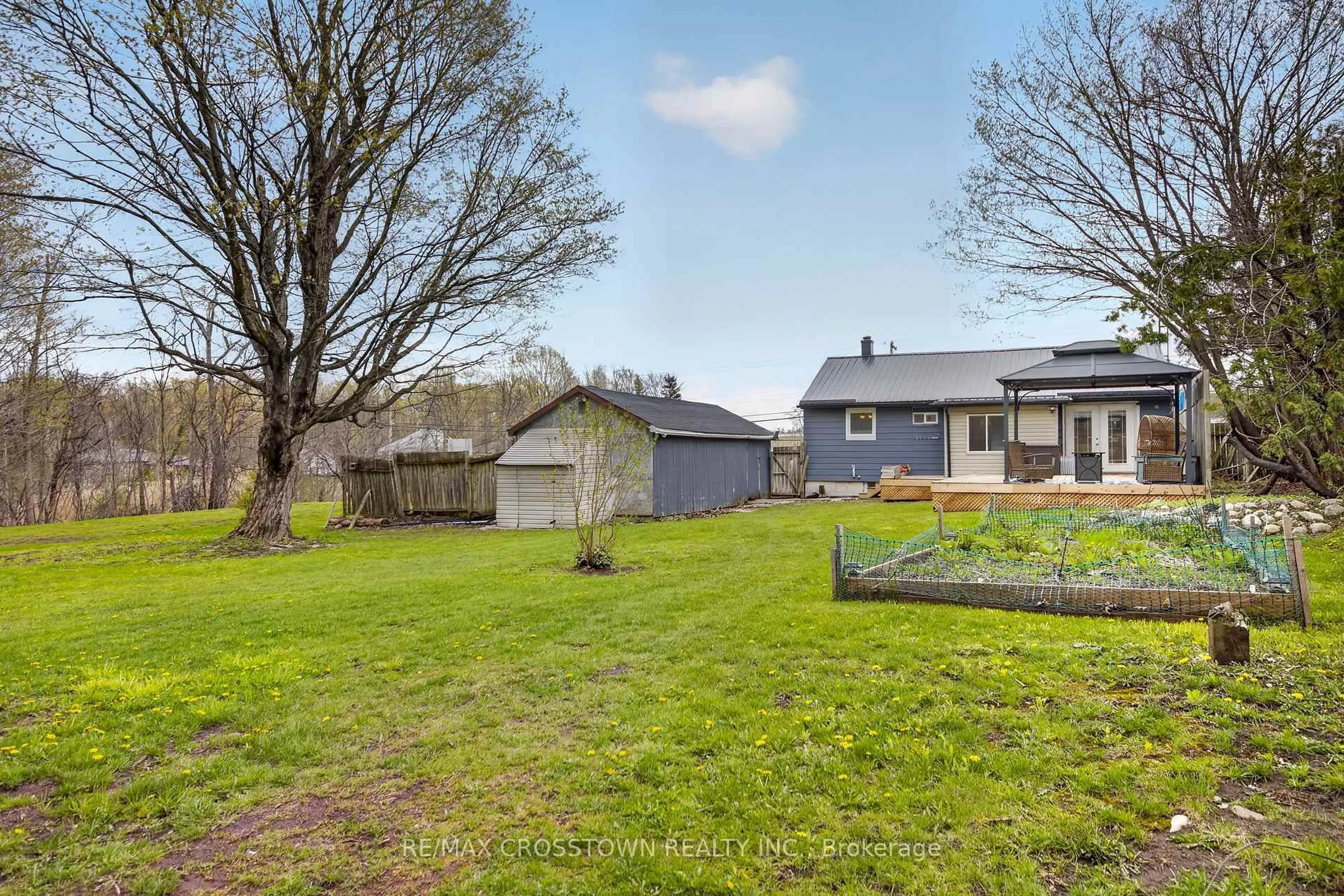 A pic from outside/outdoor area/front of a property/back of a property/a pic from drone, street for 23 LINE 14, Oro-Medonte Ontario L3V 8J3