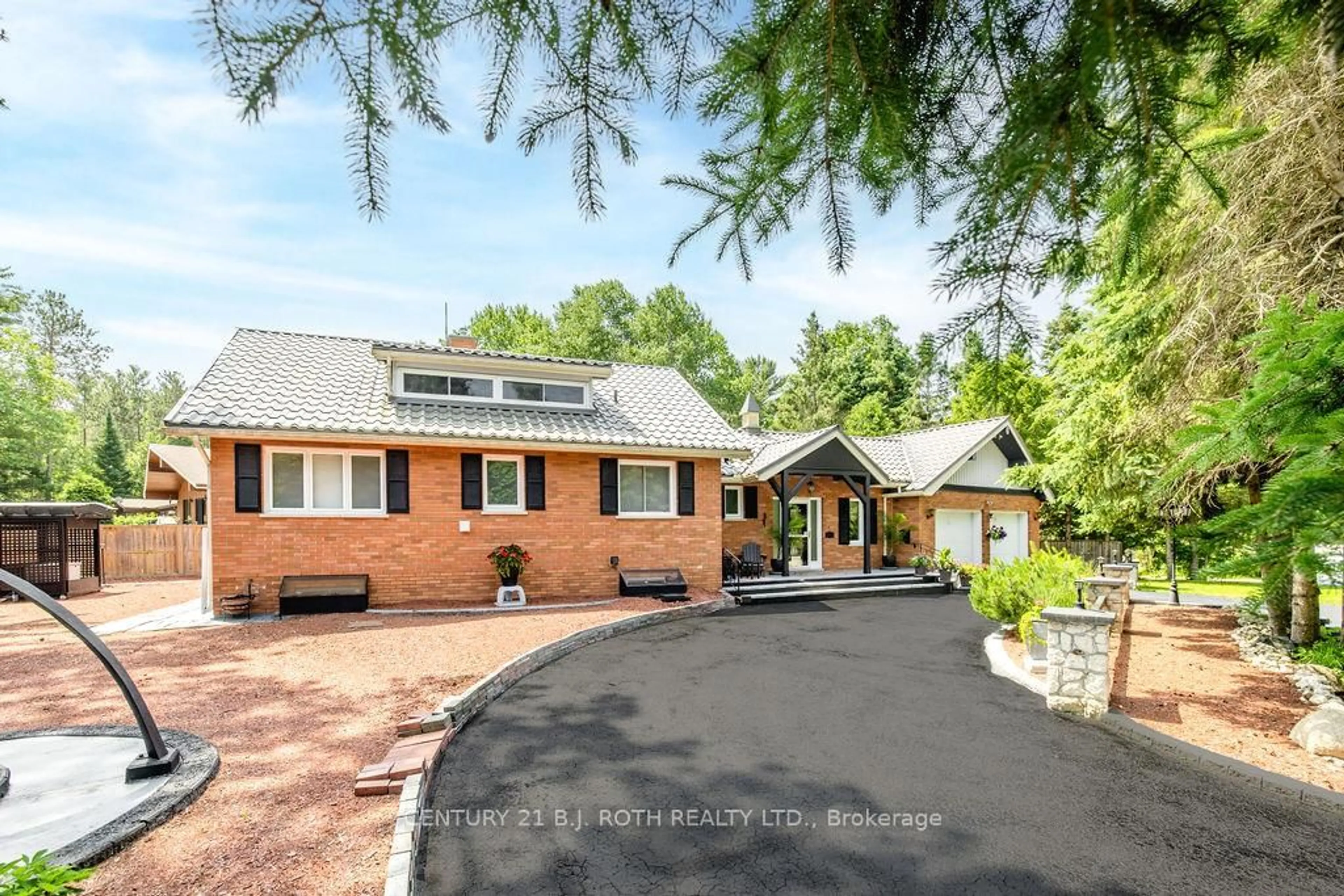 A pic from outside/outdoor area/front of a property/back of a property/a pic from drone, unknown for 31 Robern Ave, Tiny Ontario L0L 2J0