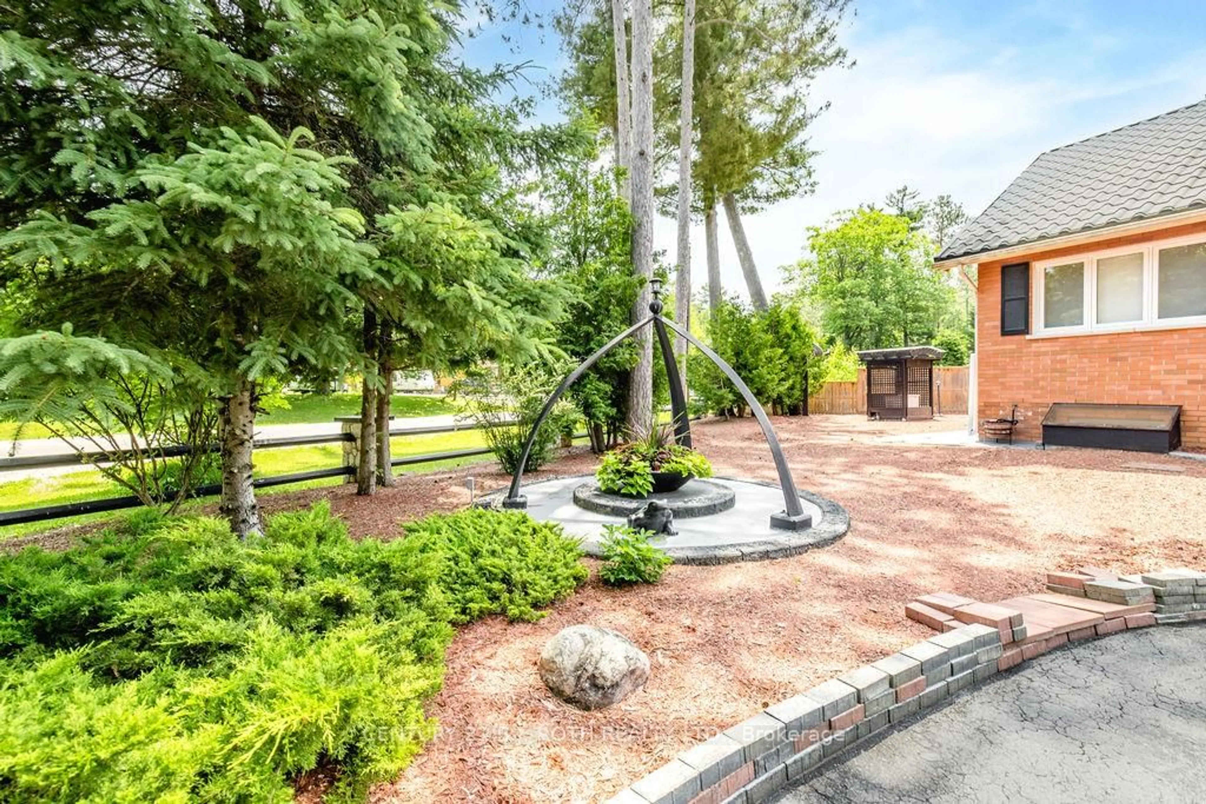 Patio, street for 31 Robern Ave, Tiny Ontario L0L 2J0