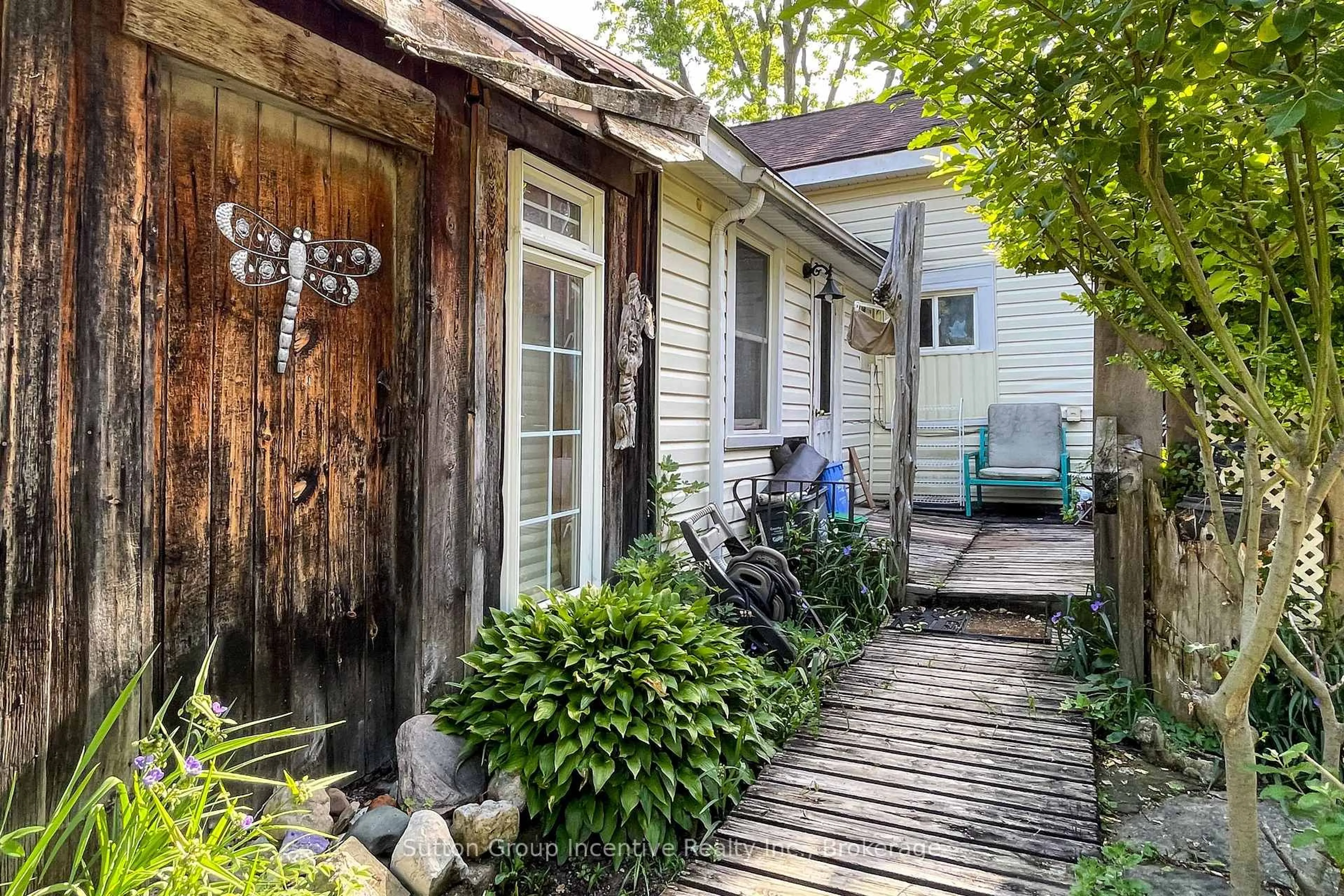 Patio, street for 310 Maple St, Collingwood Ontario L9Y 2R4