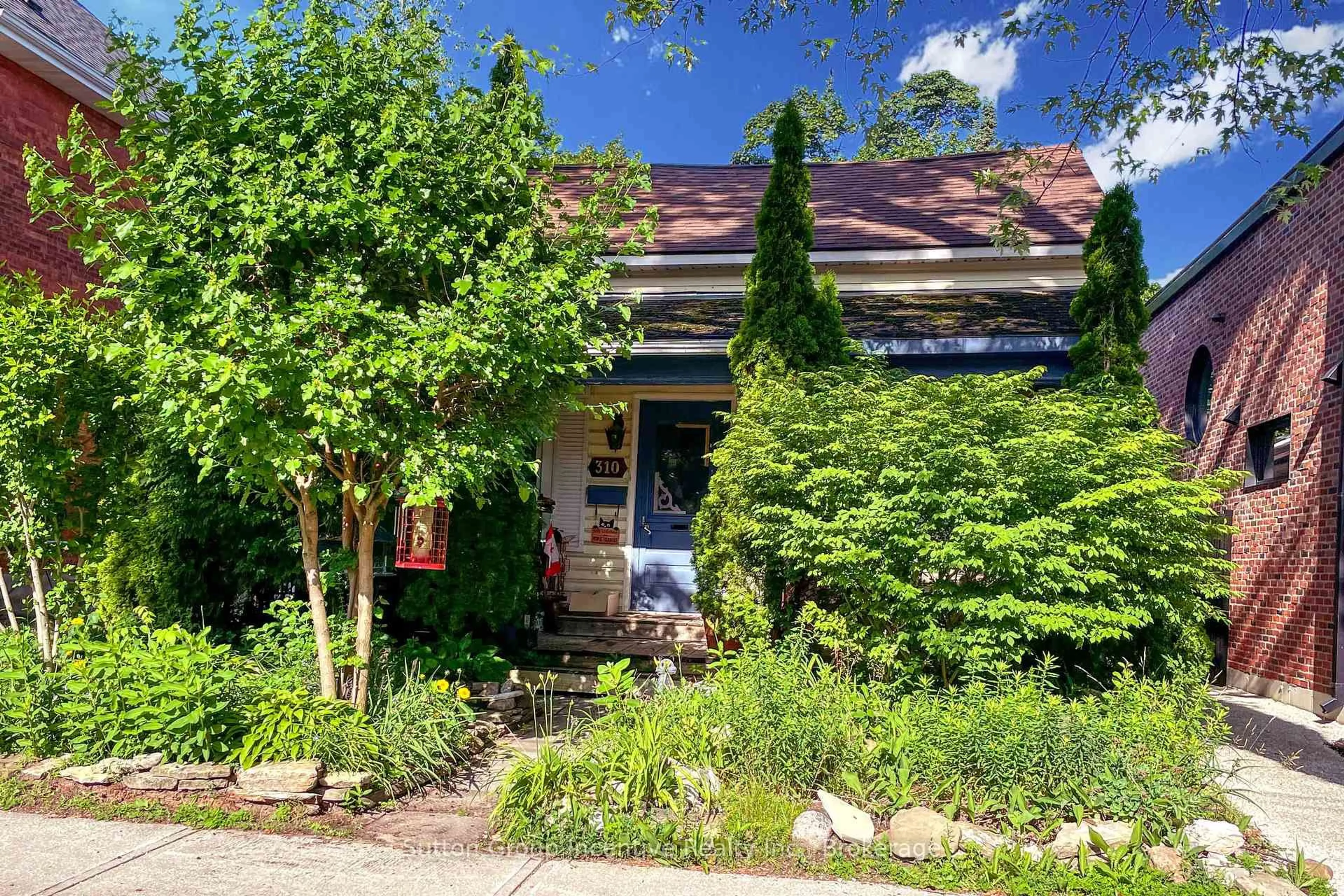 Patio, street for 310 Maple St, Collingwood Ontario L9Y 2R4