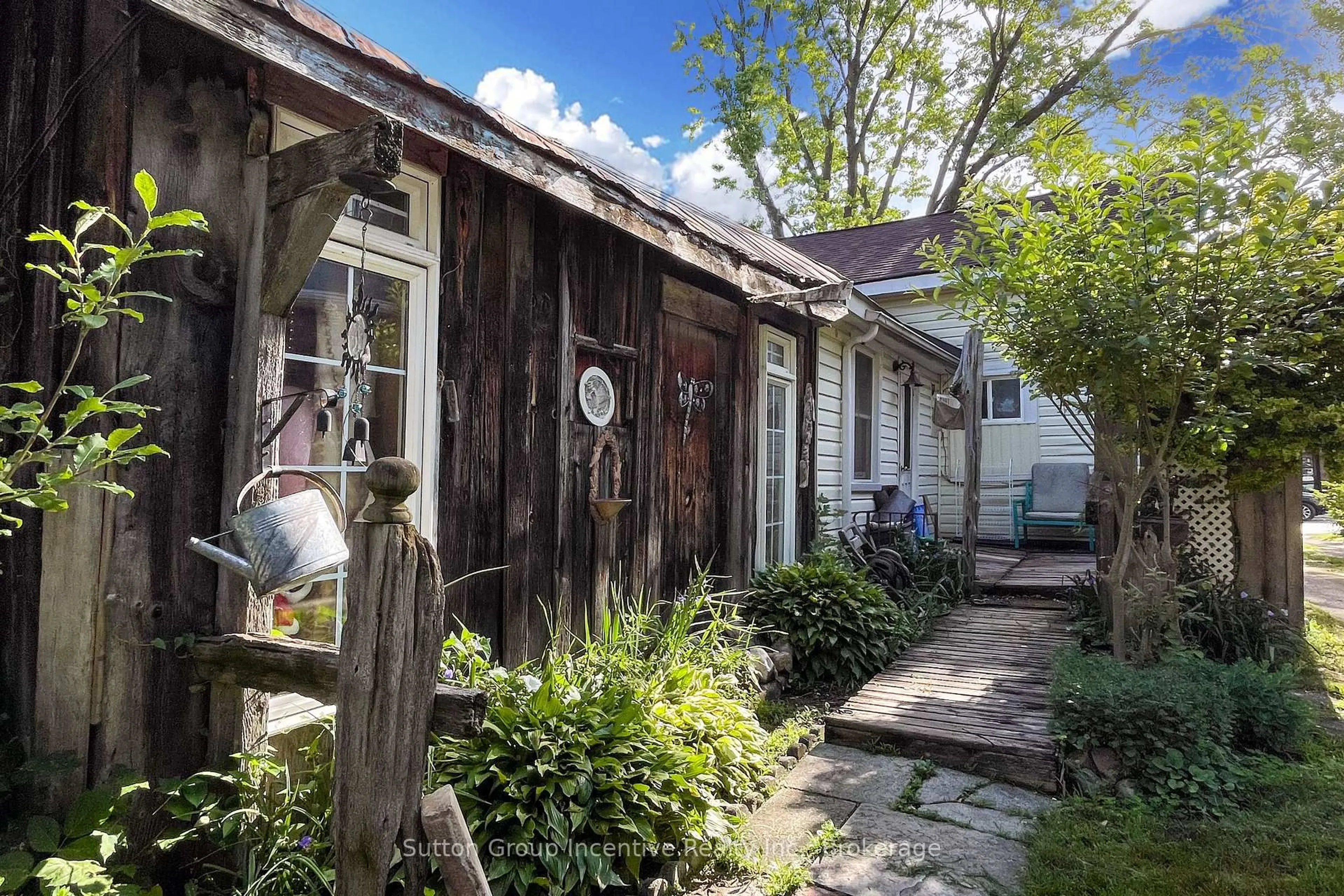 Patio, street for 310 Maple St, Collingwood Ontario L9Y 2R4