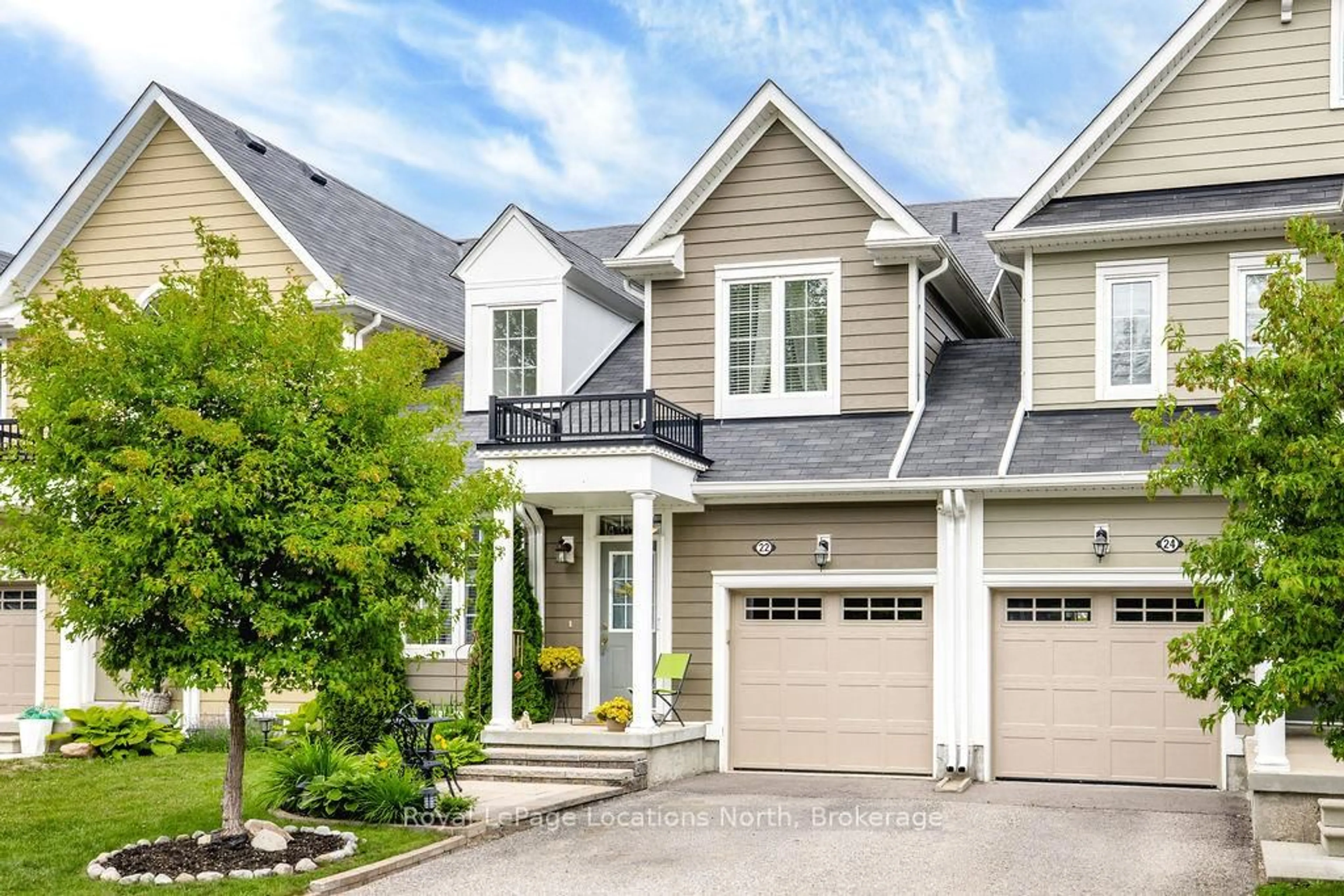 Home with vinyl exterior material, street for 22 Berkshire Ave, Wasaga Beach Ontario L9Z 0G3