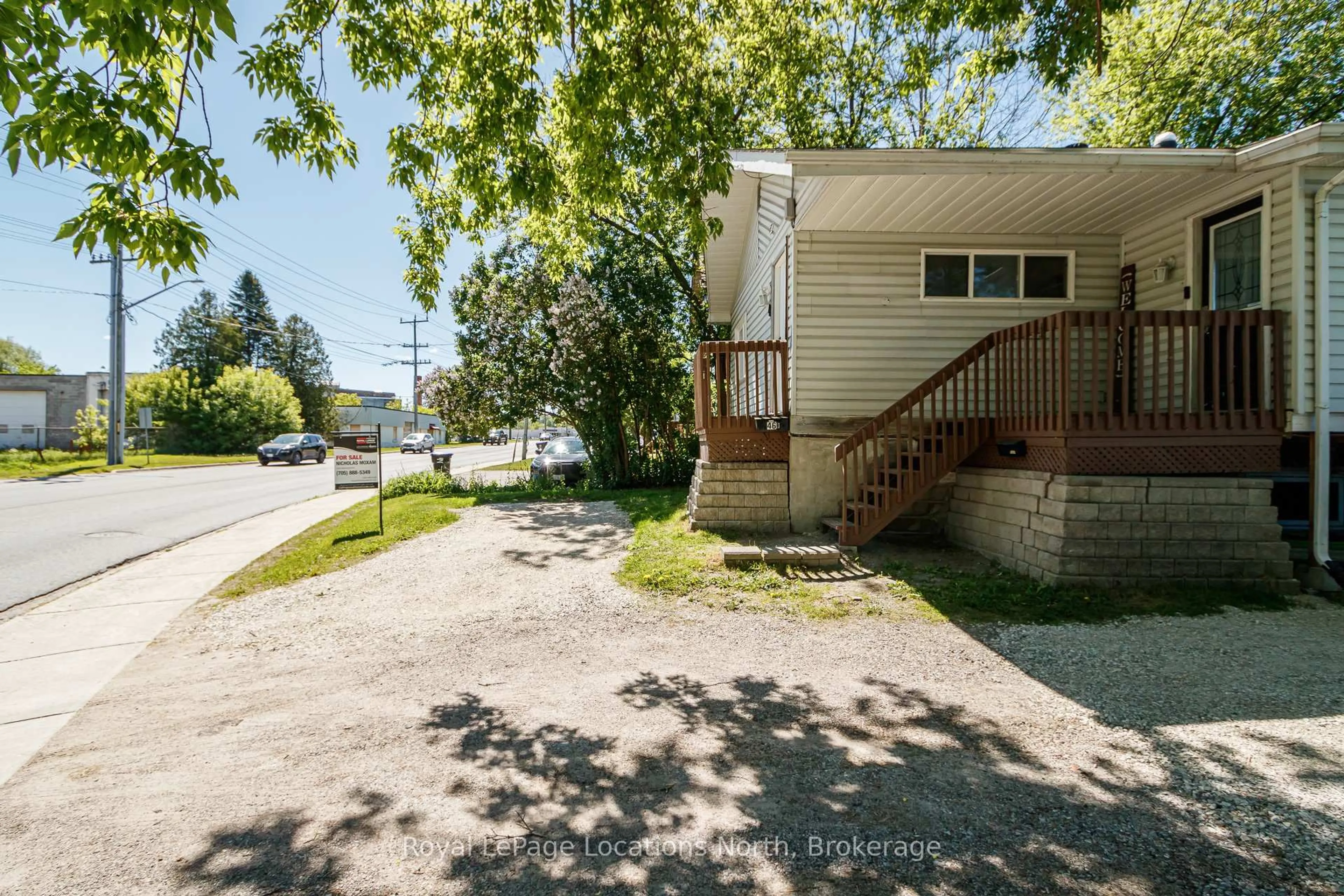 Patio, street for 46 Fourth St, Midland Ontario L4R 3S8