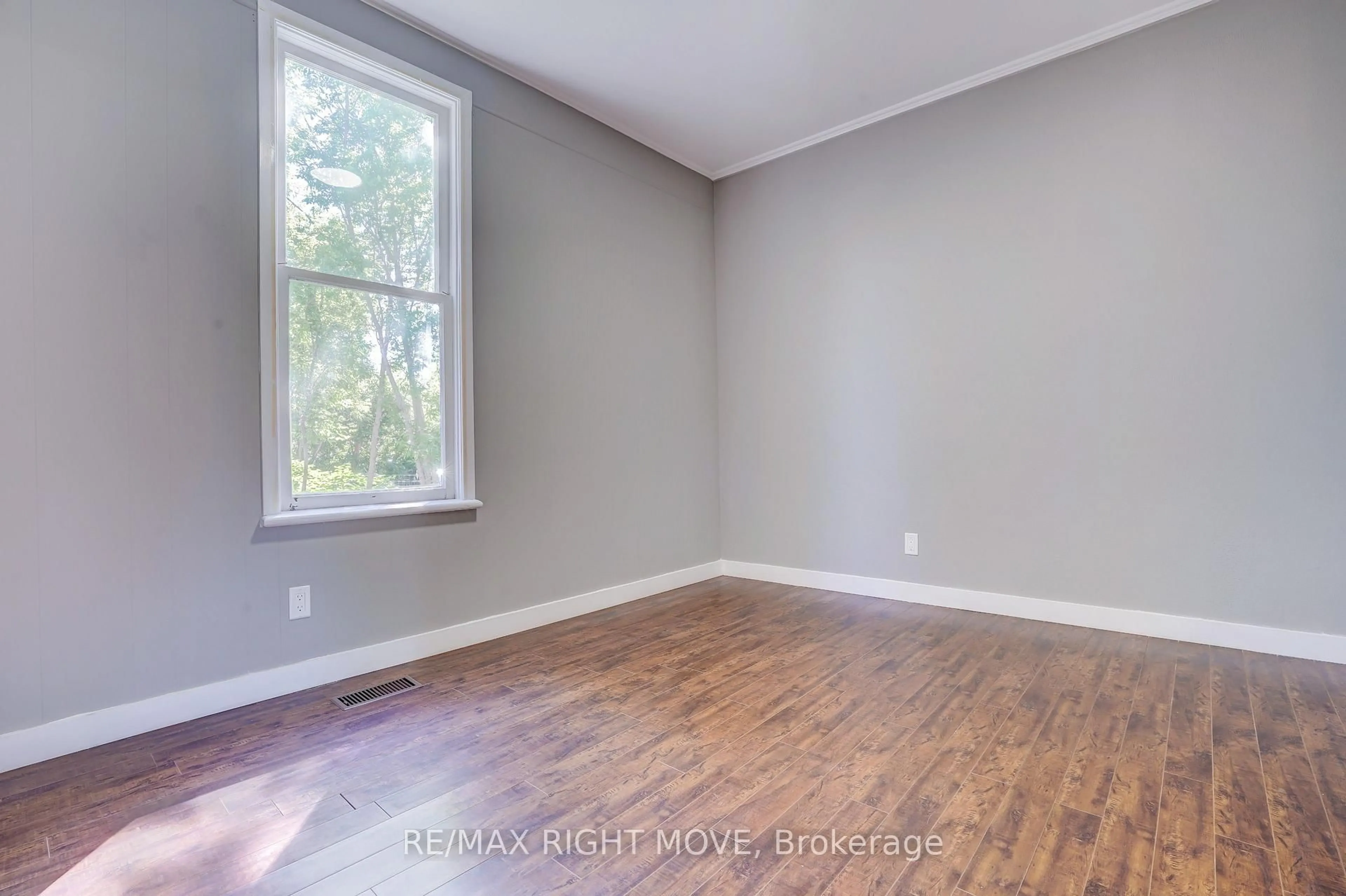 A pic of a room for 72 Dunedin St, Orillia Ontario L3V 5T5