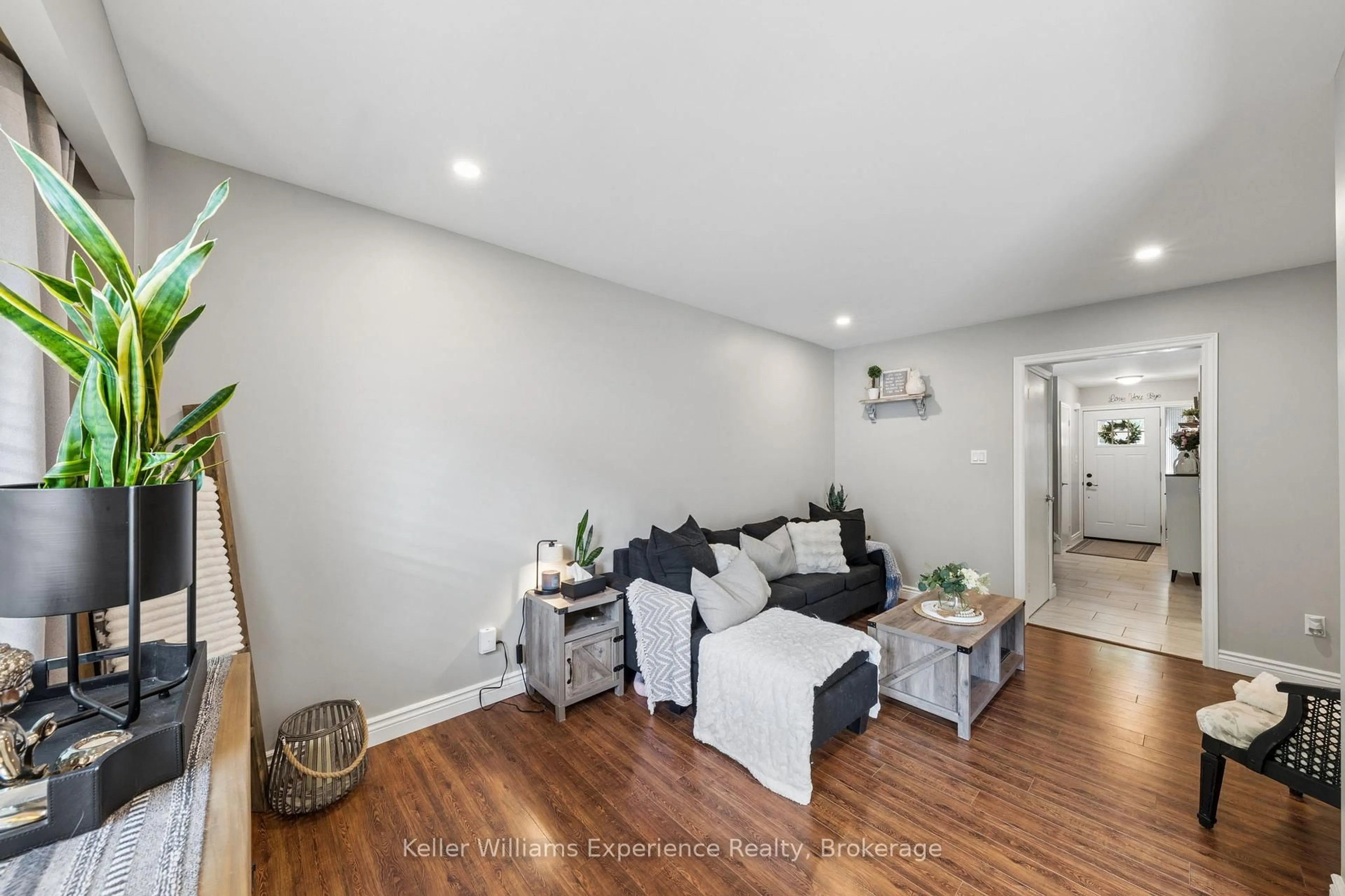 Living room with furniture, unknown for 2 Bernick Dr #23, Barrie Ontario L4M 5K4