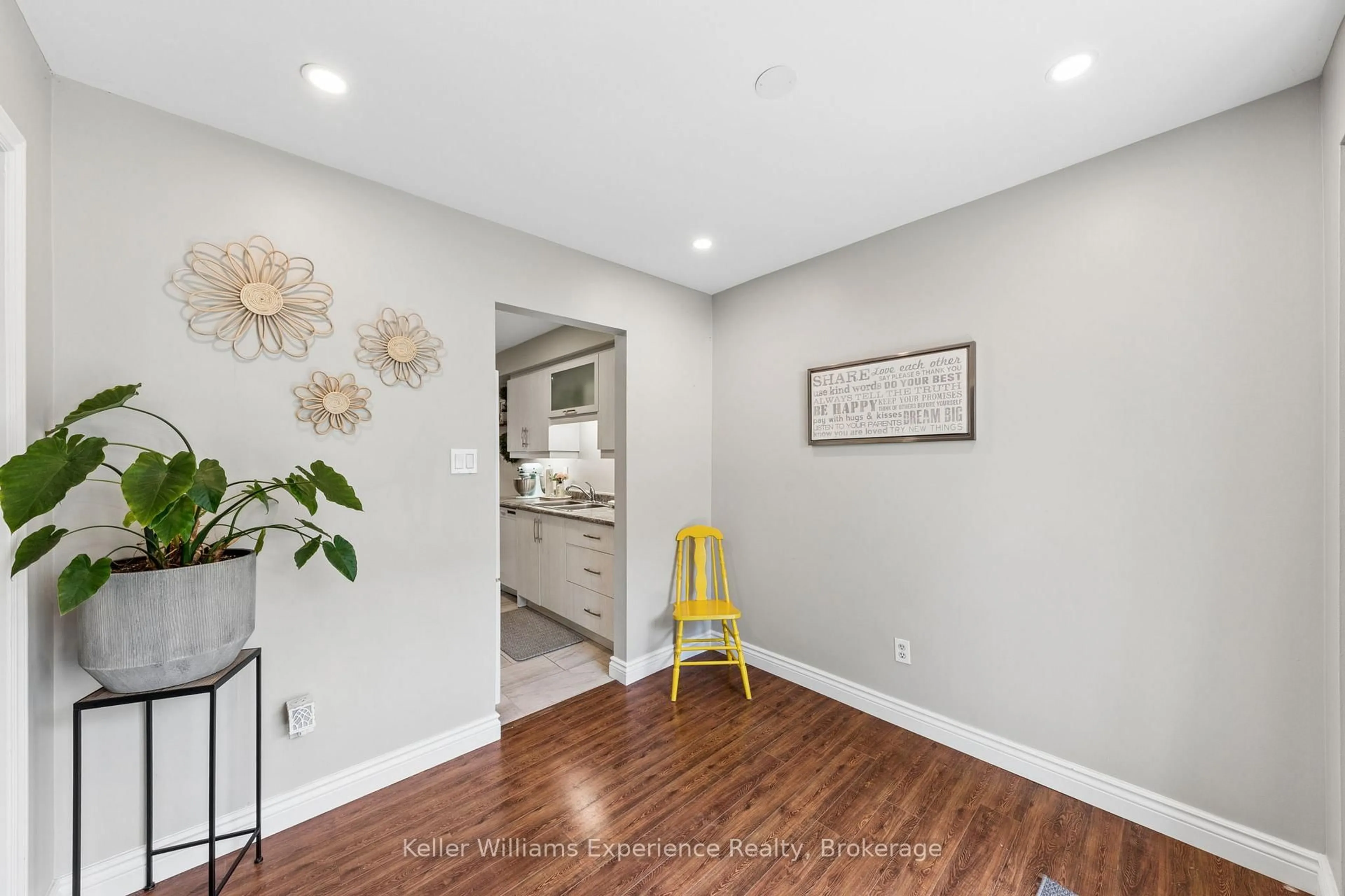 Indoor entryway for 2 Bernick Dr #23, Barrie Ontario L4M 5K4