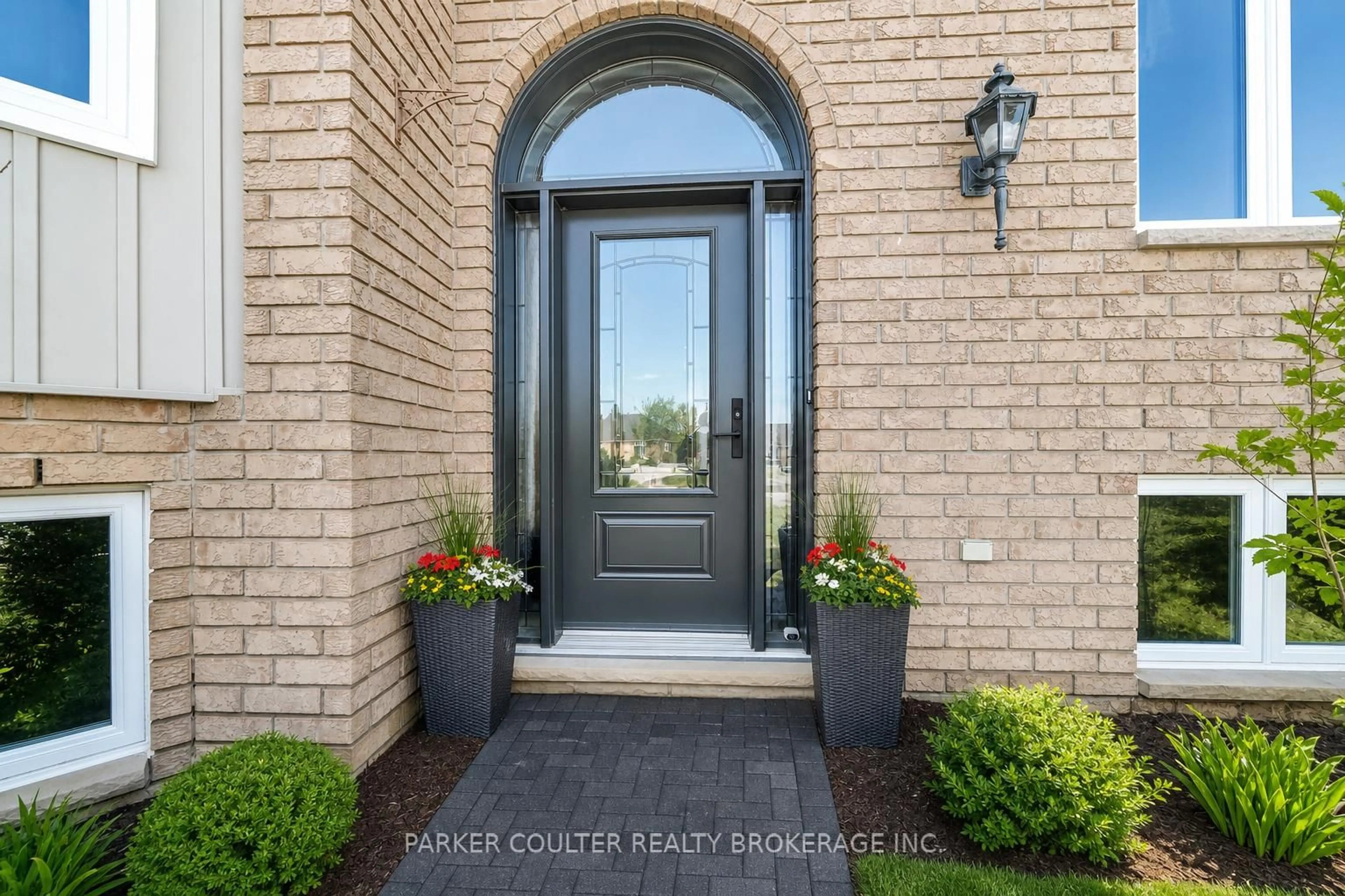 Indoor entryway for 24 Parr Blvd, Springwater Ontario L0M 1T0