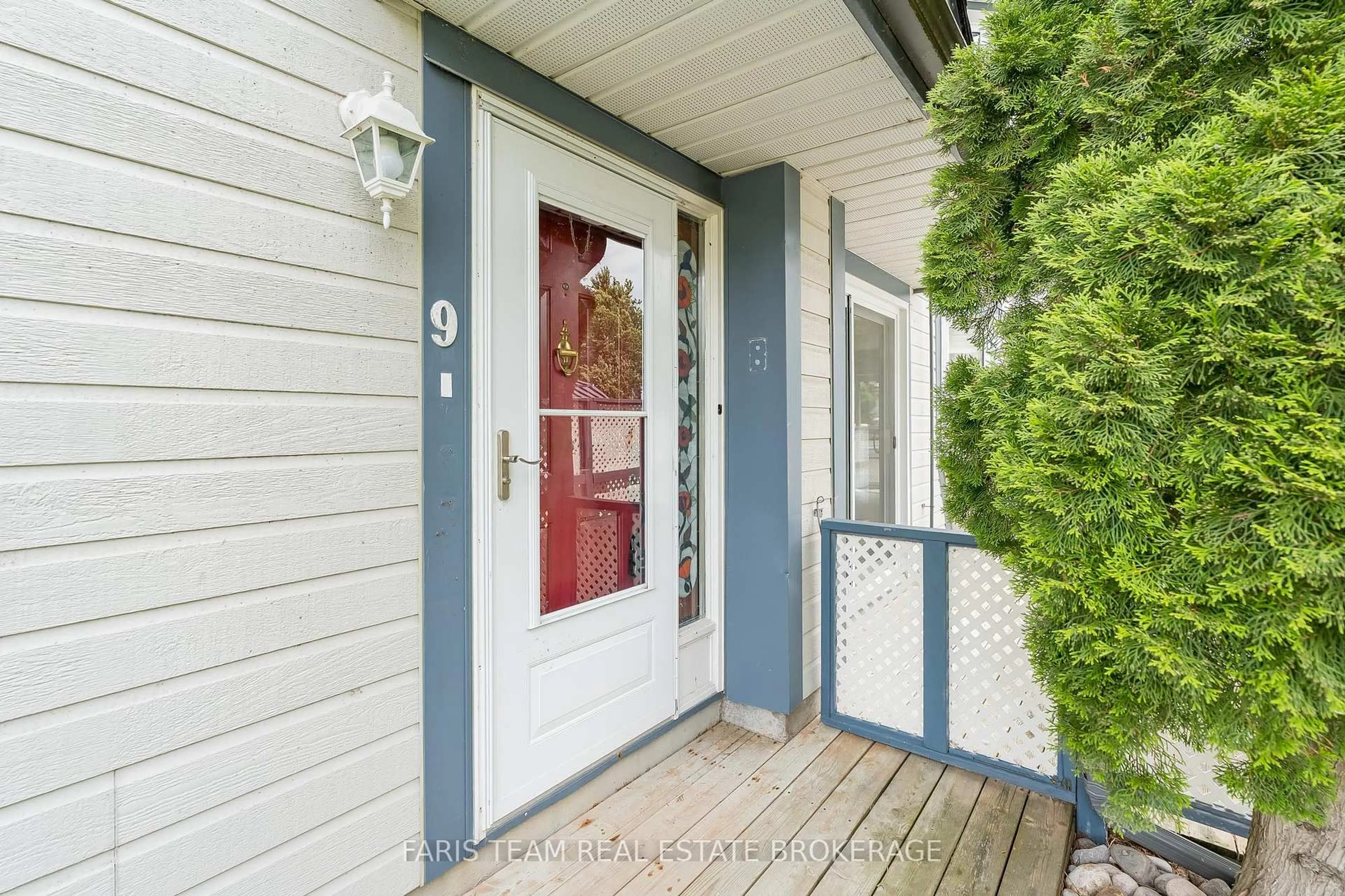 Indoor entryway for 10 Laguna Pkwy #9, Ramara Ontario L0K 1B0