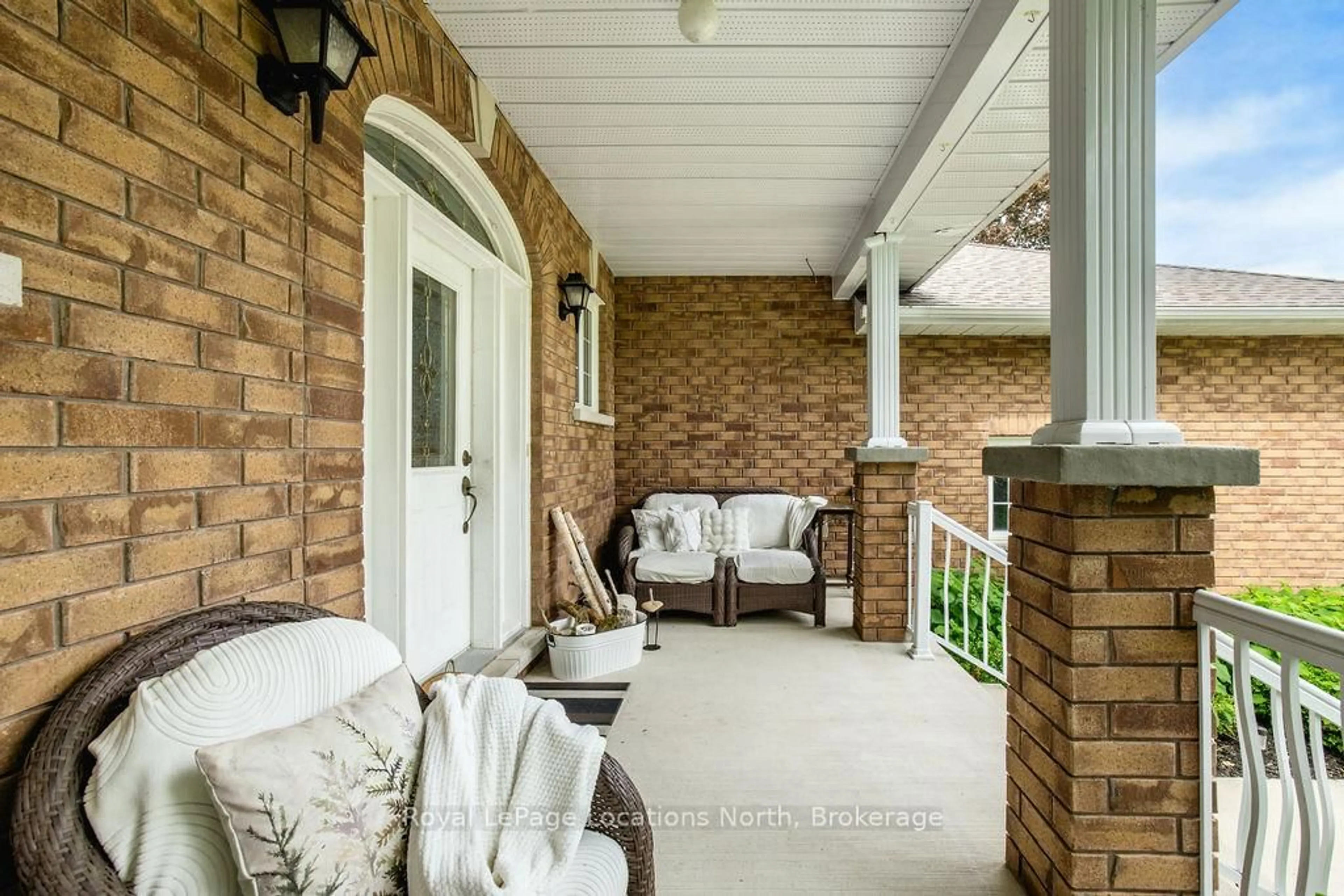 Patio, street for 54 ROYAL BEECH Dr, Wasaga Beach Ontario L9Z 1H3