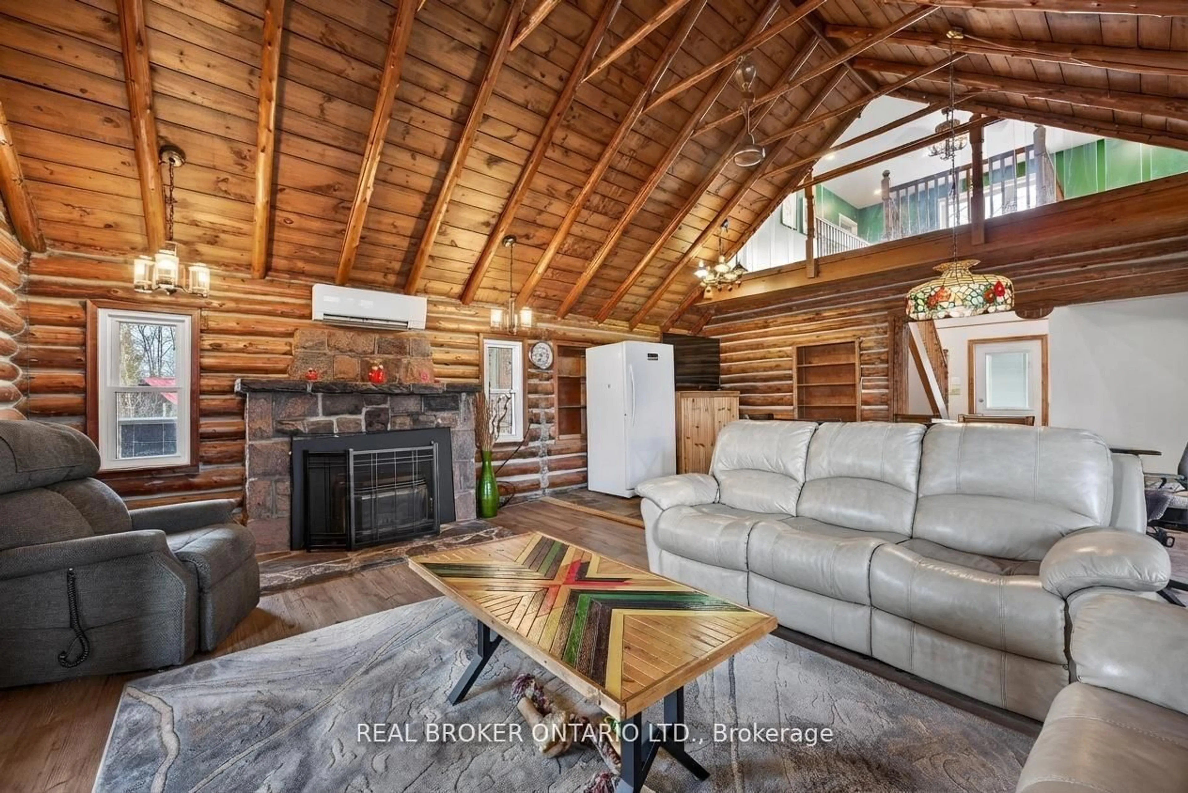 Living room with furniture, unknown for 1866 Tay Bay Rd, Severn Ontario L0K 1E0
