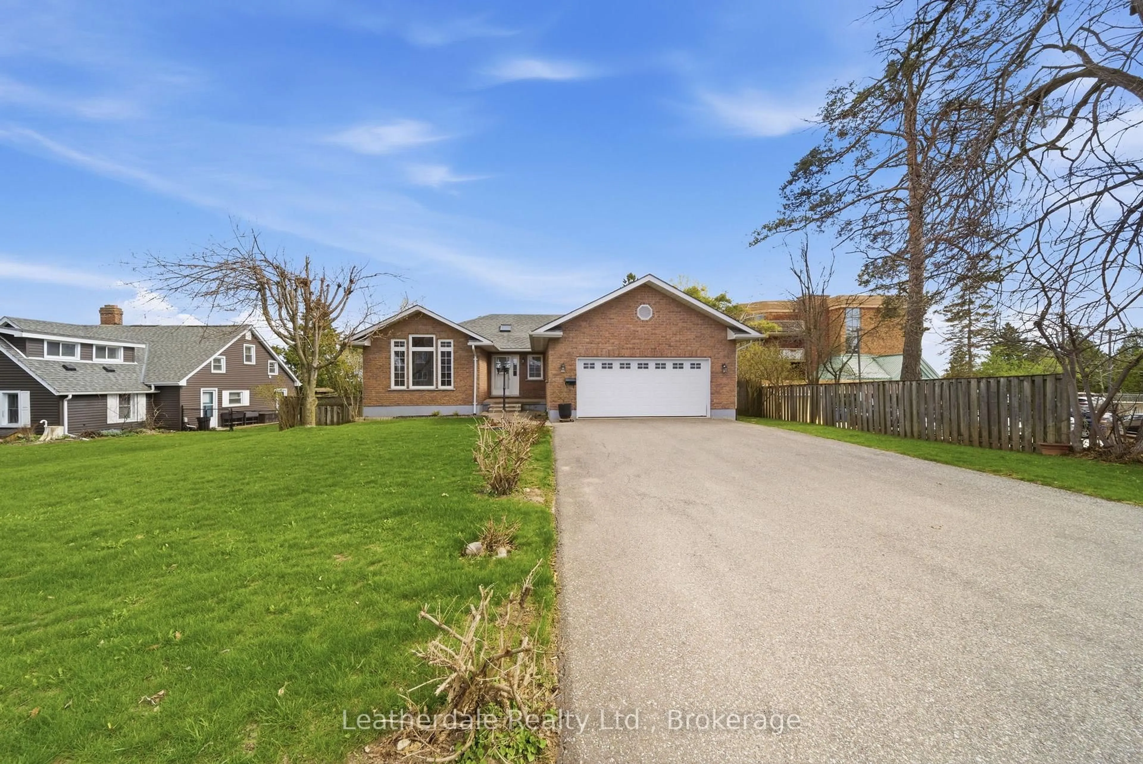 A pic from outside/outdoor area/front of a property/back of a property/a pic from drone, street for 3 Rosemary Rd, Orillia Ontario L3V 3P6
