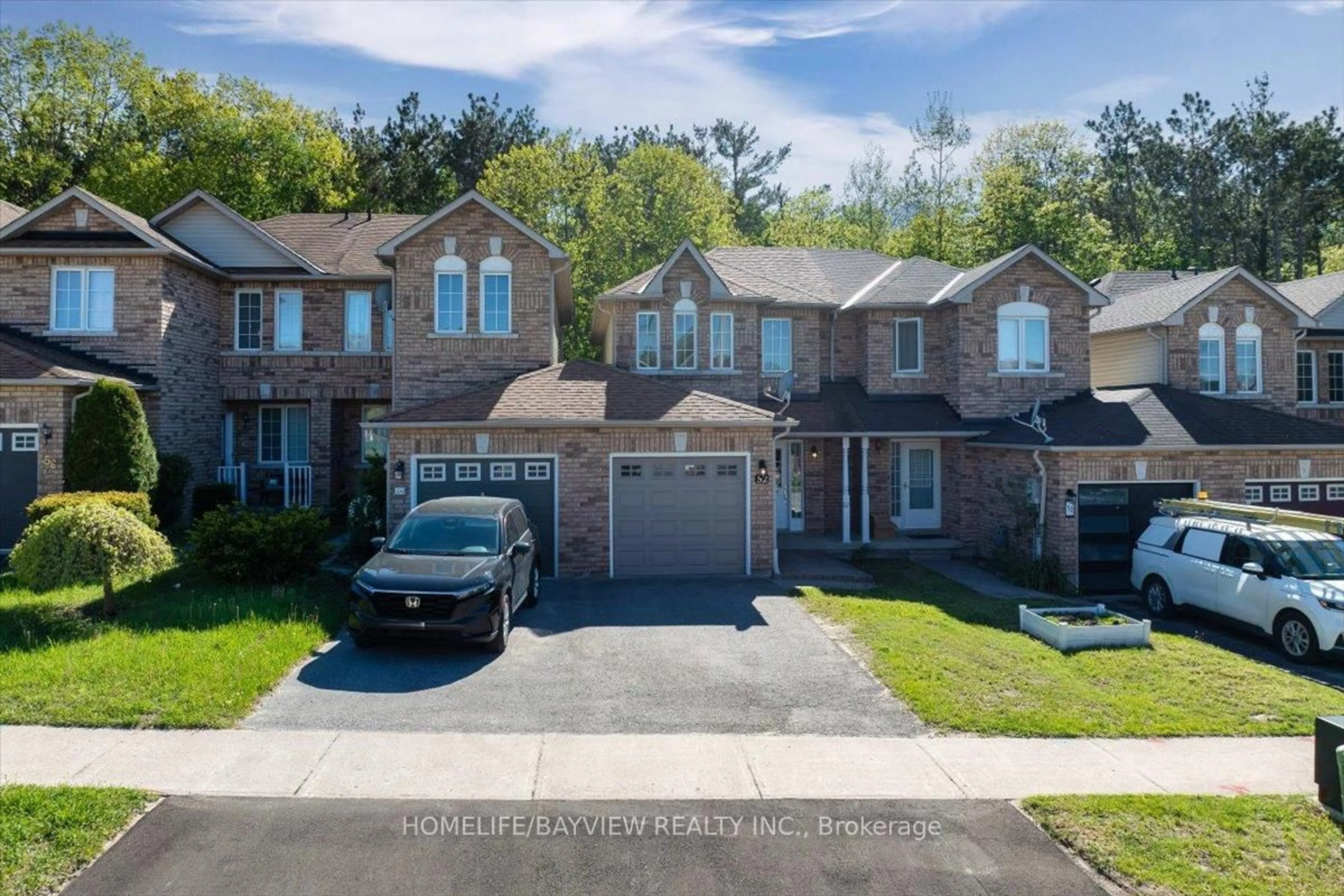 A pic from outside/outdoor area/front of a property/back of a property/a pic from drone, street for 52 Hawthorne Cres, Barrie Ontario L4N 9Y8