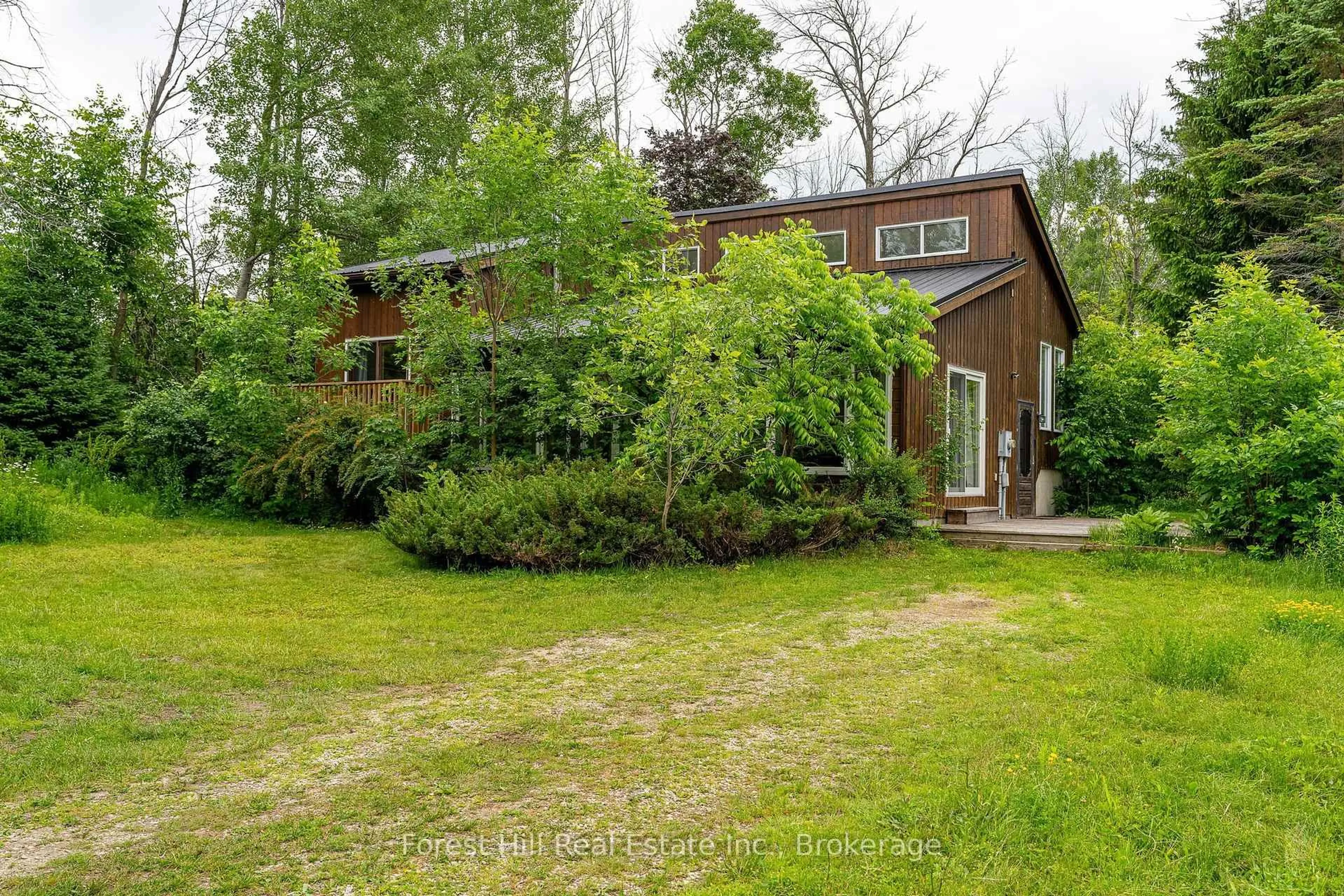 A pic from outside/outdoor area/front of a property/back of a property/a pic from drone, unknown for 23 Silver Creek Dr, Collingwood Ontario L9Y 4W8