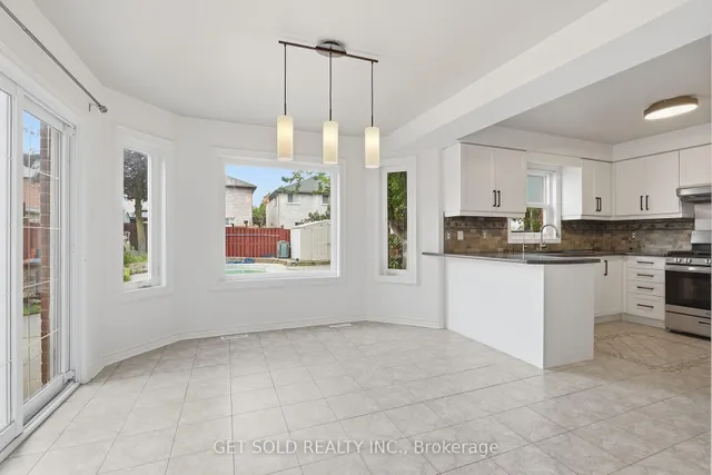 28 Hawkins Dr, Barrie 3