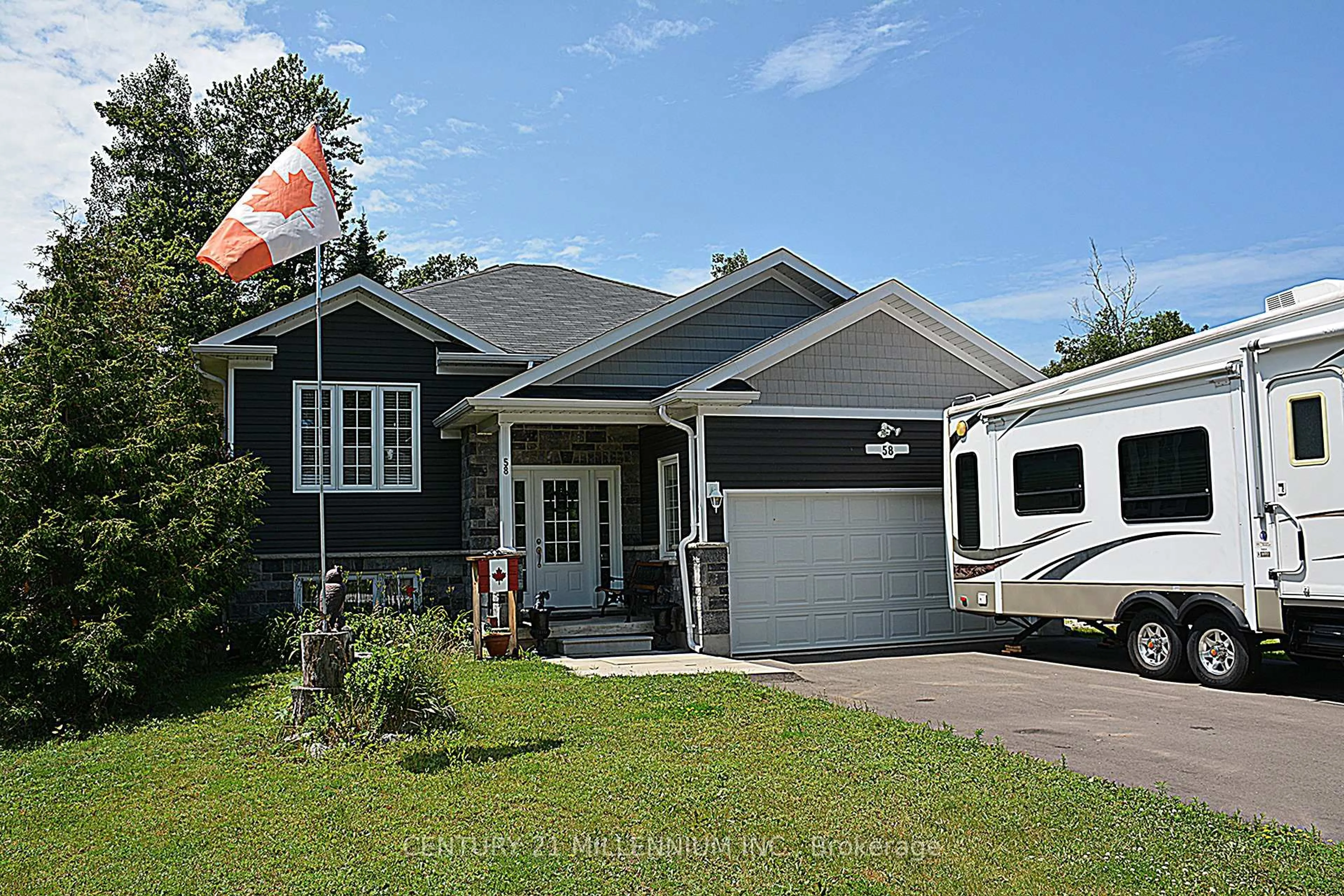 Home with vinyl exterior material, street for 58 60th St, Wasaga Beach Ontario L9Z 1W8
