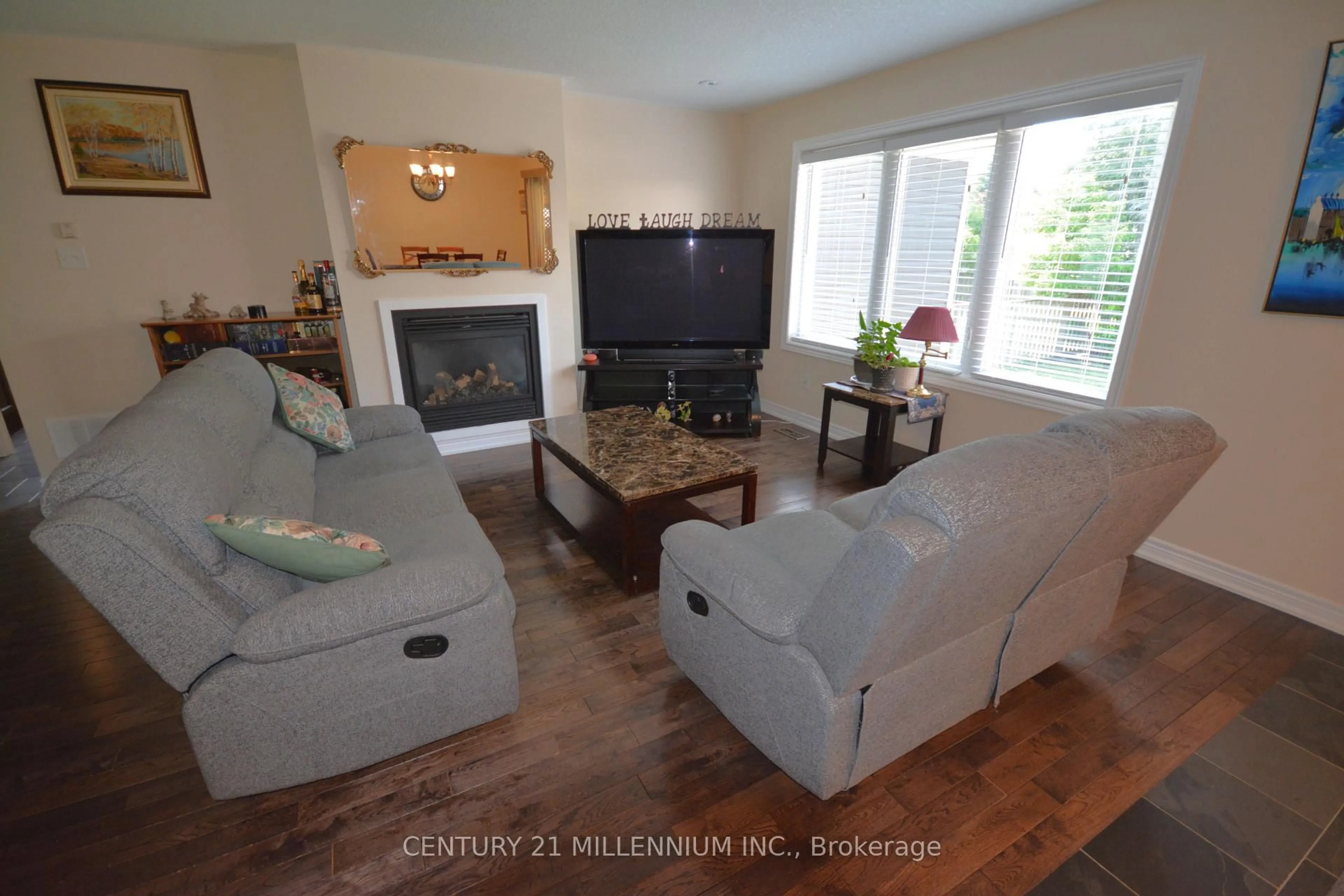 Living room with furniture, unknown for 58 60th St, Wasaga Beach Ontario L9Z 1W8