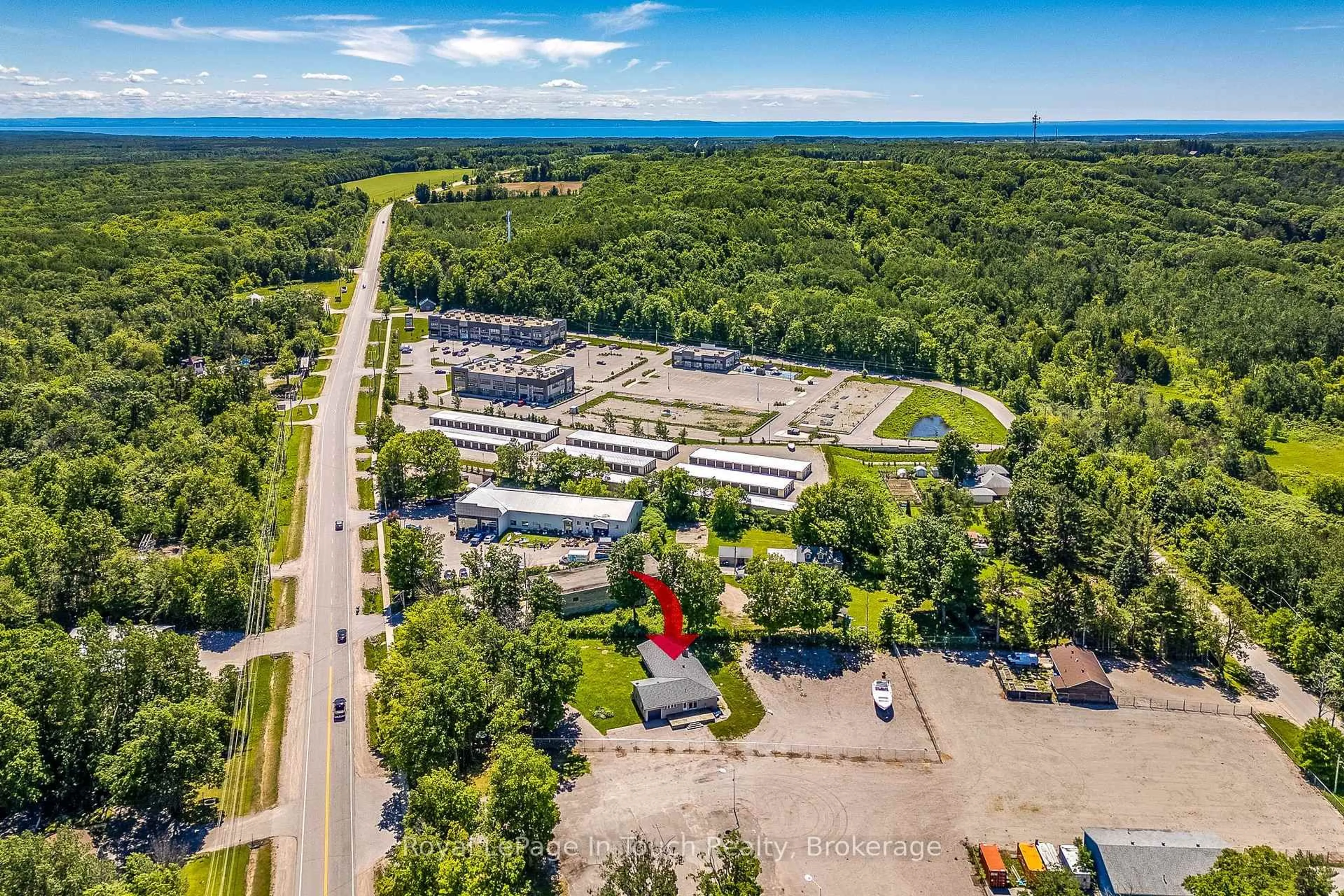 A pic from outside/outdoor area/front of a property/back of a property/a pic from drone, unknown for 740 Balm Beach Rd, Midland Ontario L4R 4K4