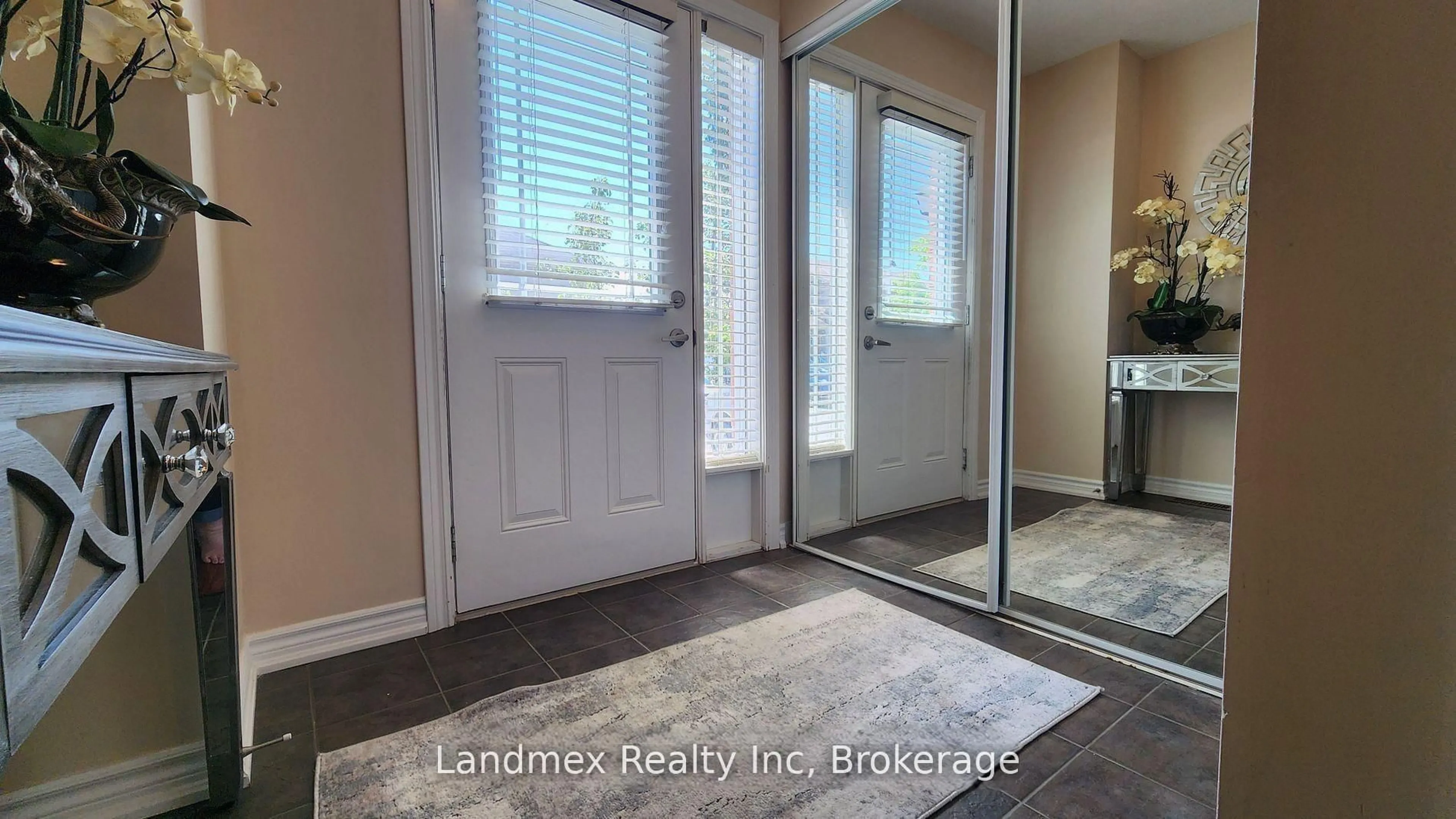 Indoor entryway for 227 Harvie Rd #43, Barrie Ontario L4N 9P8