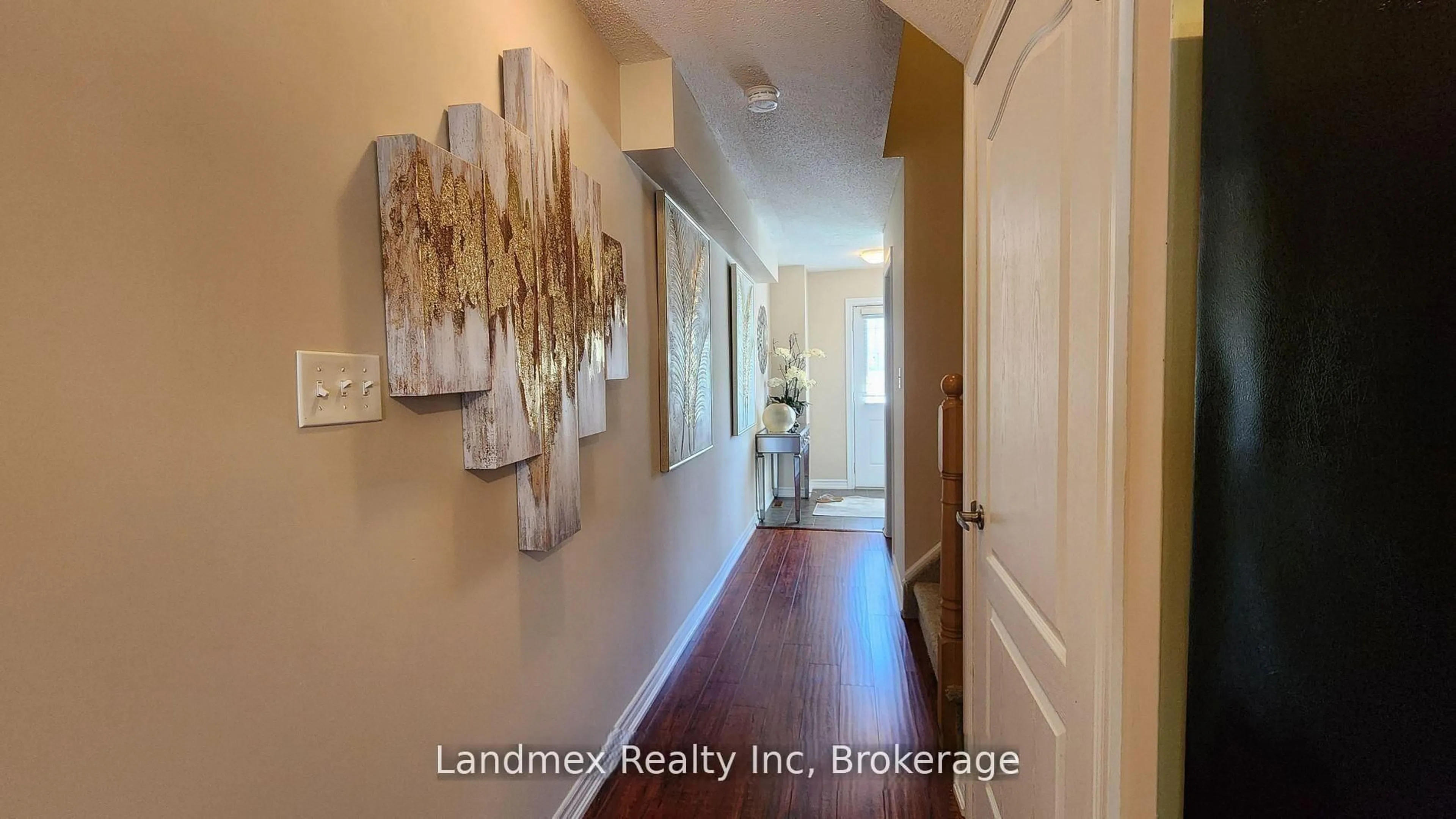 Indoor entryway for 227 Harvie Rd #43, Barrie Ontario L4N 9P8