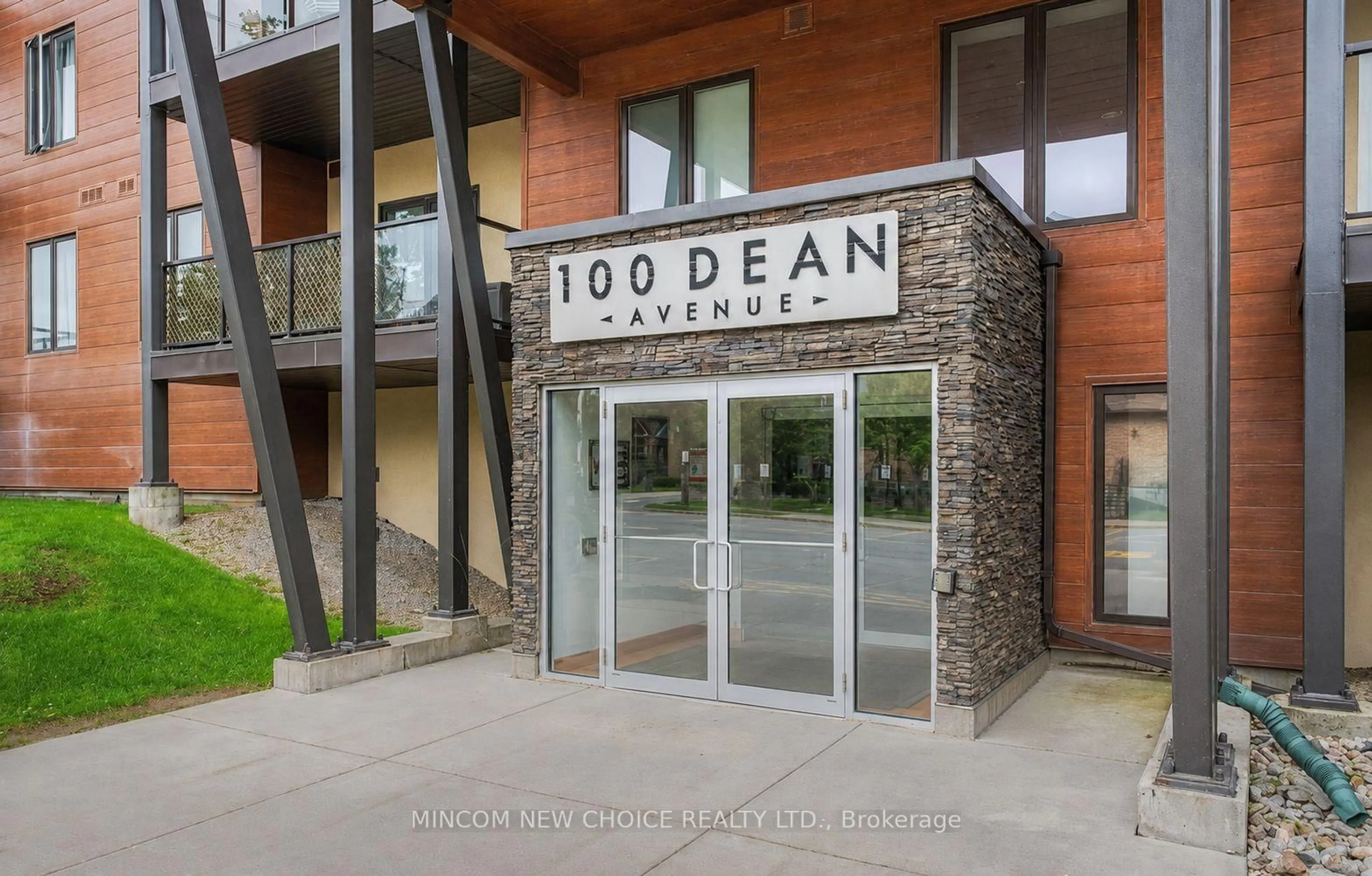 Indoor foyer for 100 Dean Ave #414, Barrie Ontario L4N 0V4