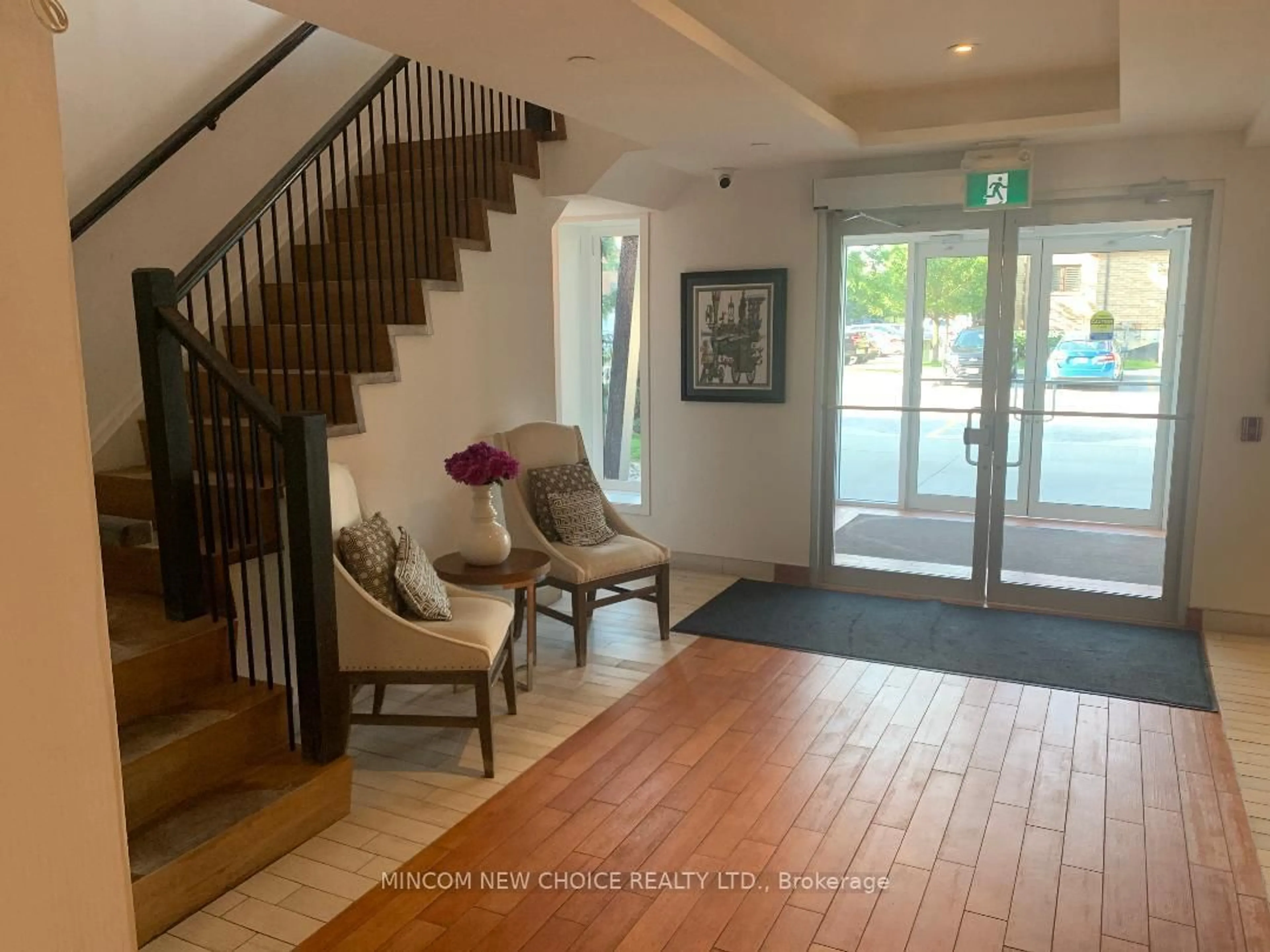 Indoor foyer for 100 Dean Ave #414, Barrie Ontario L4N 0V4