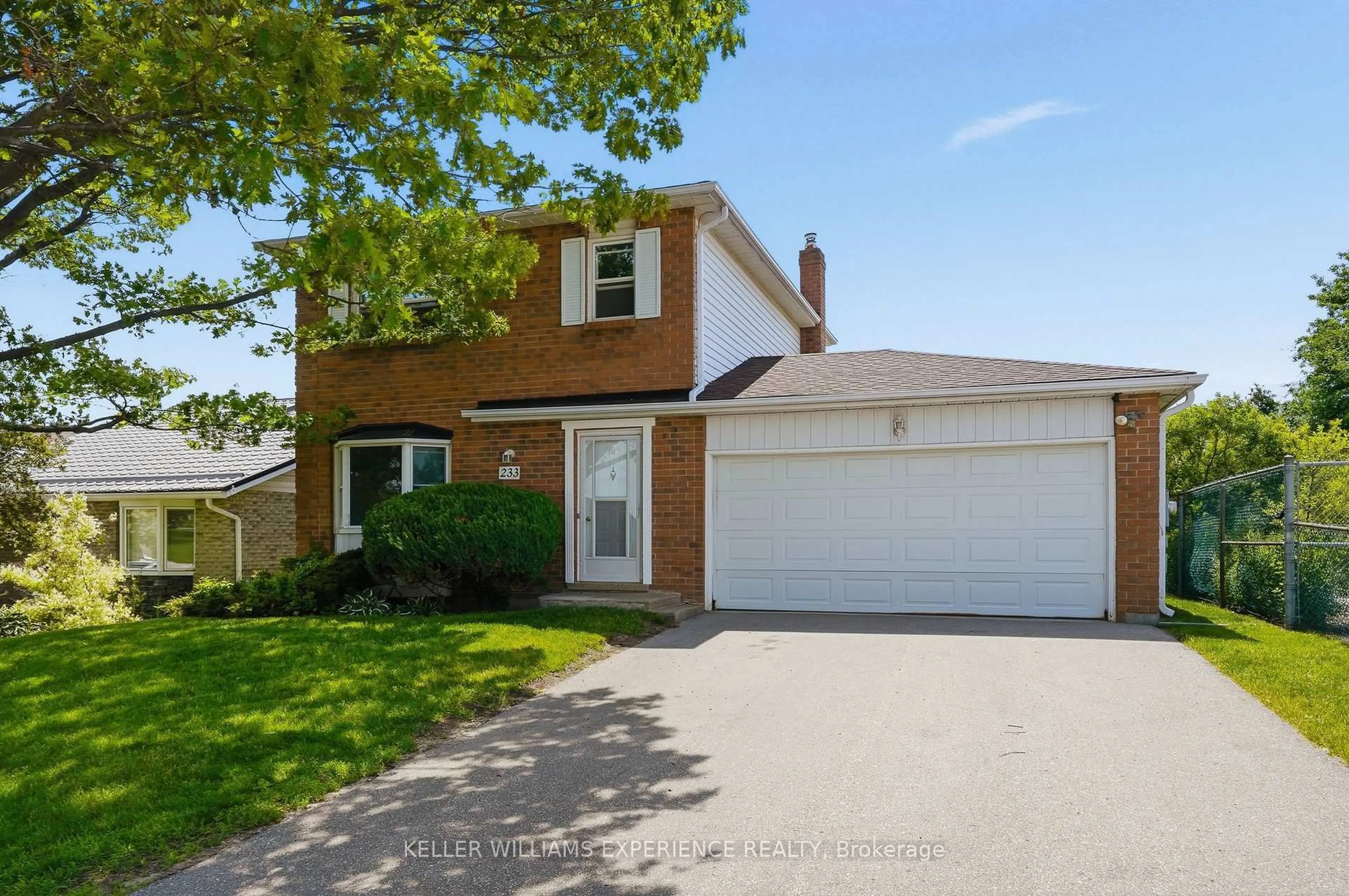 Home with vinyl exterior material, street for 233 Little Ave, Barrie Ontario L4N 6L3