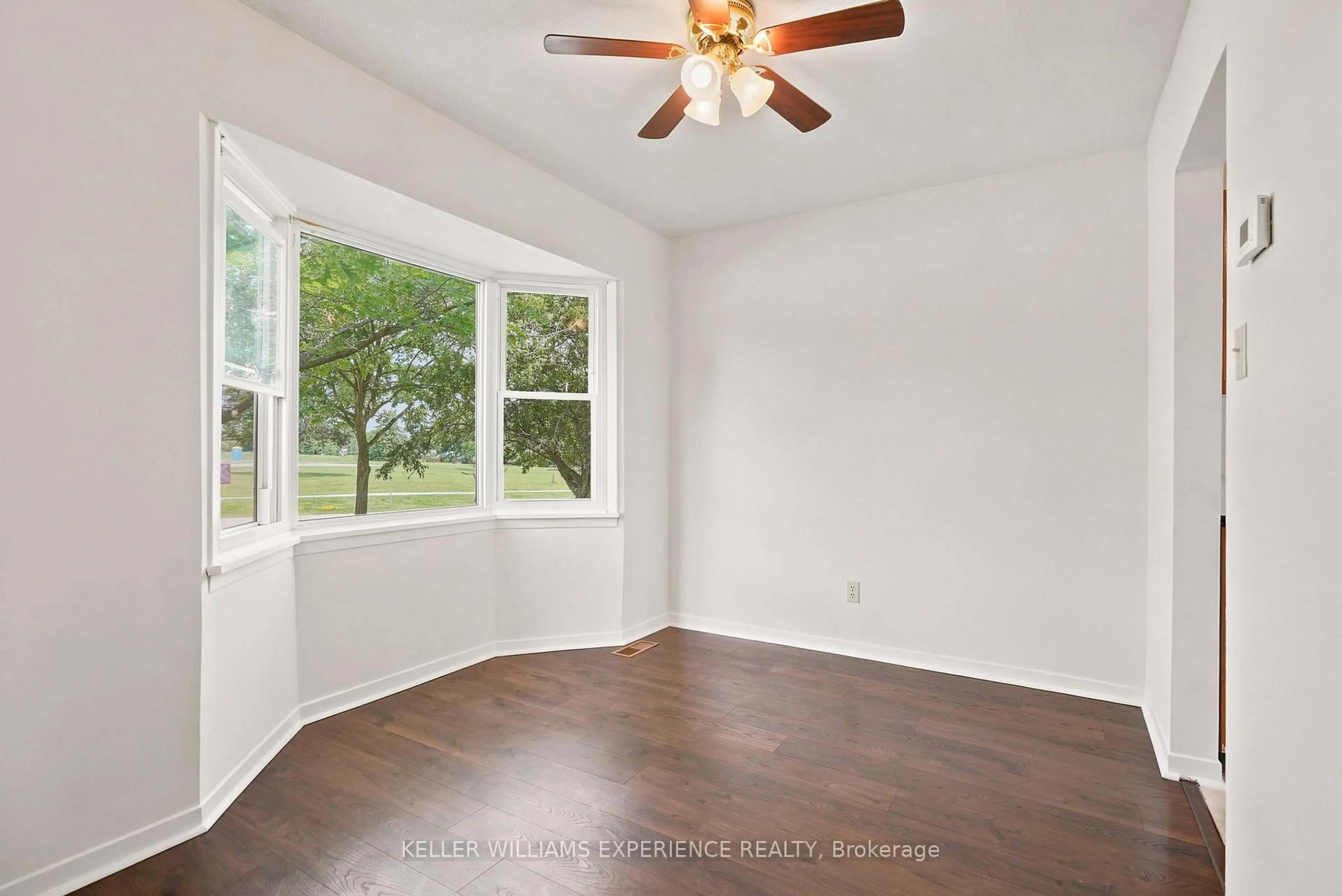 A pic of a room for 233 Little Ave, Barrie Ontario L4N 6L3