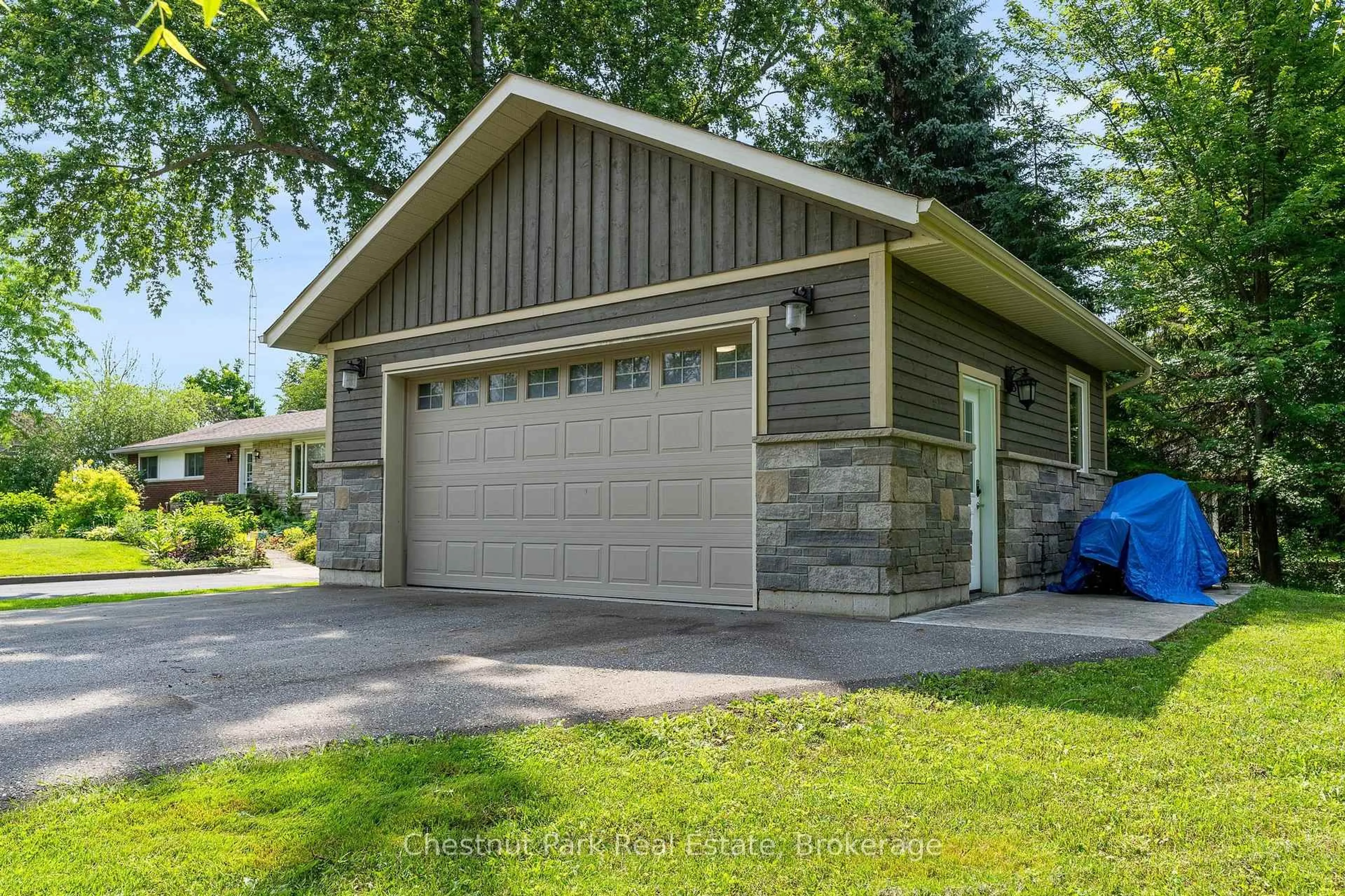 Unknown for 15 Saunders St, Collingwood Ontario L9Y 0G2