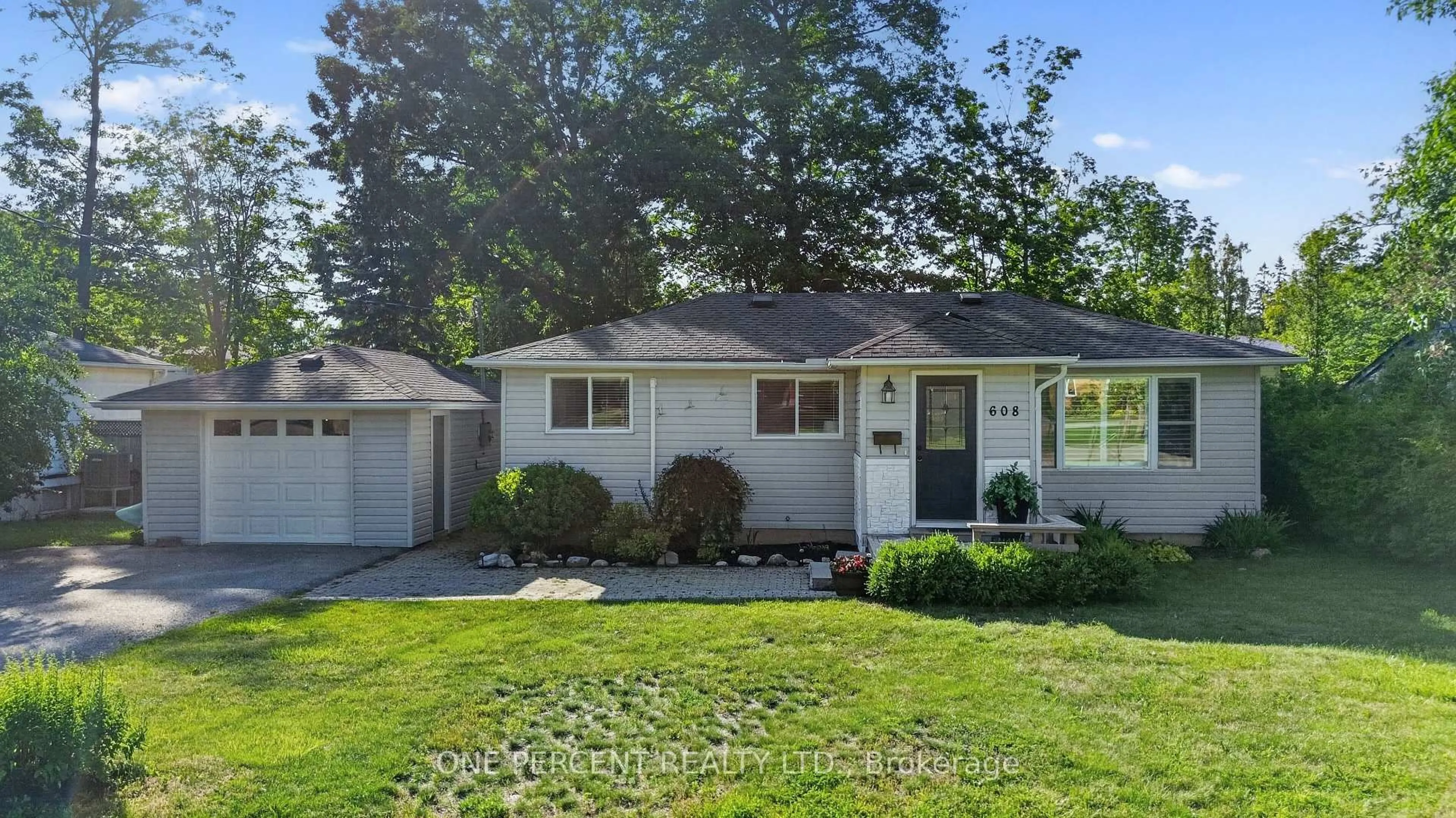 Home with vinyl exterior material, street for 608 BROADVIEW Ave, Orillia Ontario L3V 6N8