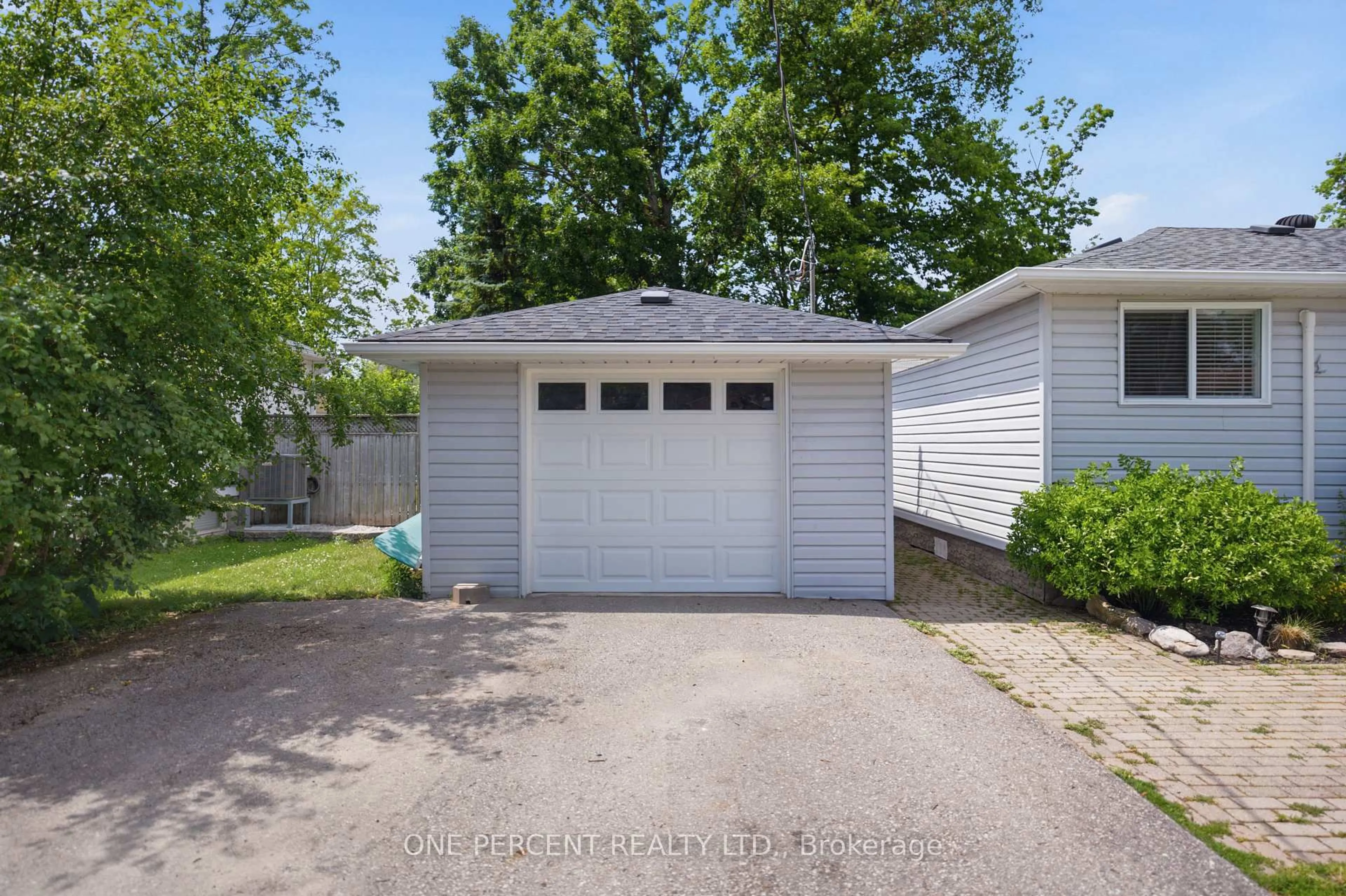 Indoor garage for 608 BROADVIEW Ave, Orillia Ontario L3V 6N8