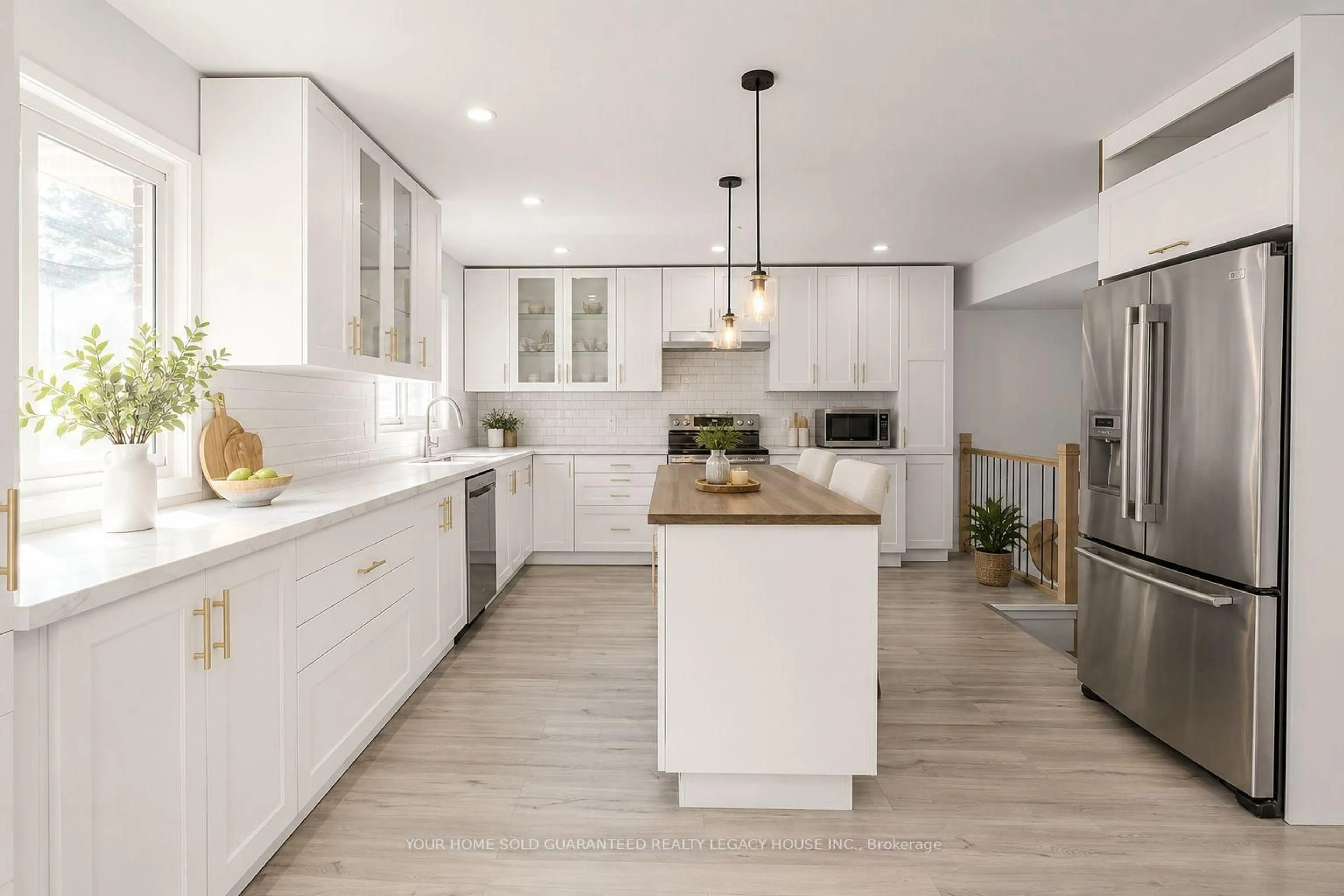 Open concept kitchen, wood/laminate floor for 25 Marshall St, Barrie Ontario L4N 3S4