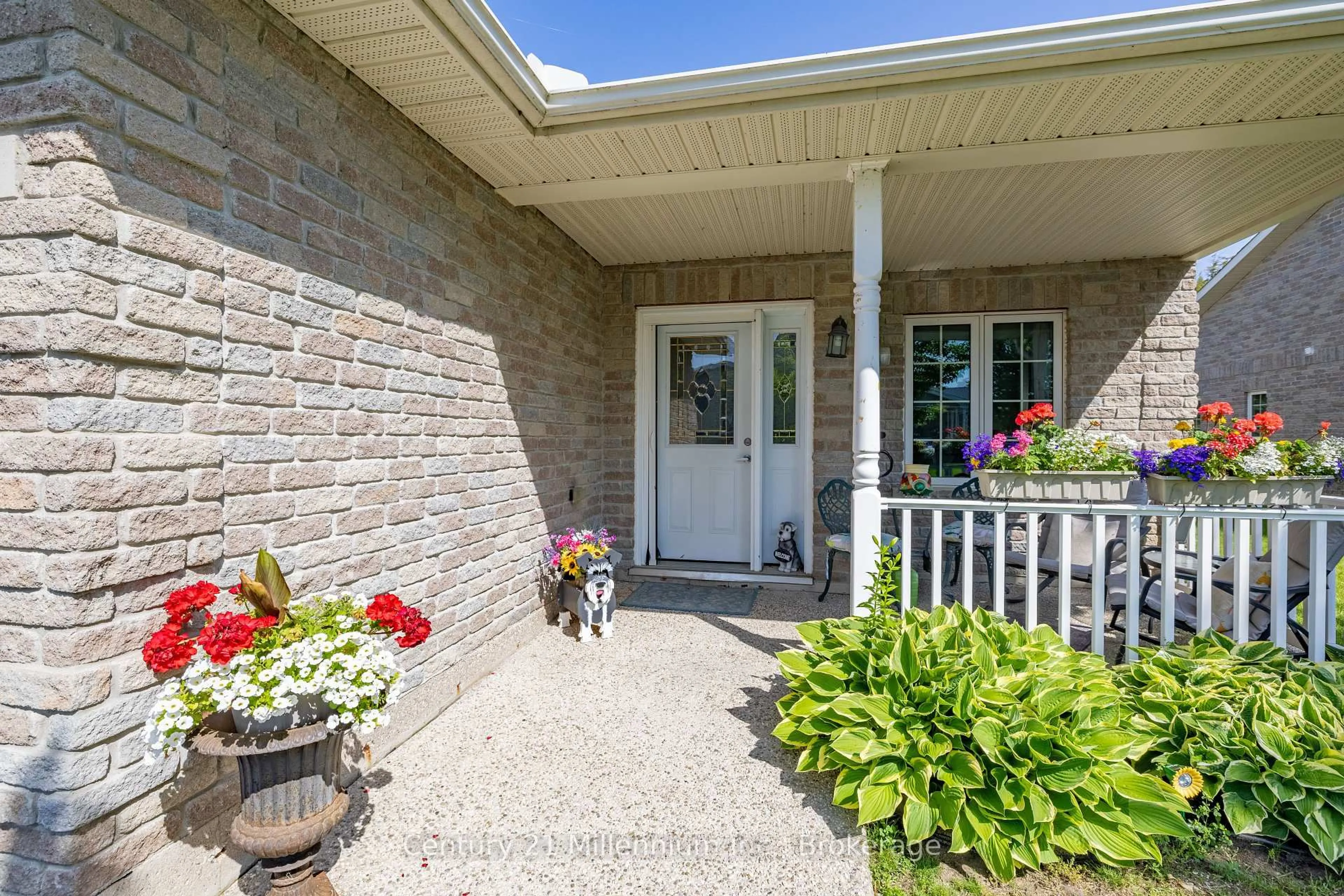 Indoor entryway for 16 Clover Cres, Wasaga Beach Ontario L9Z 0G4