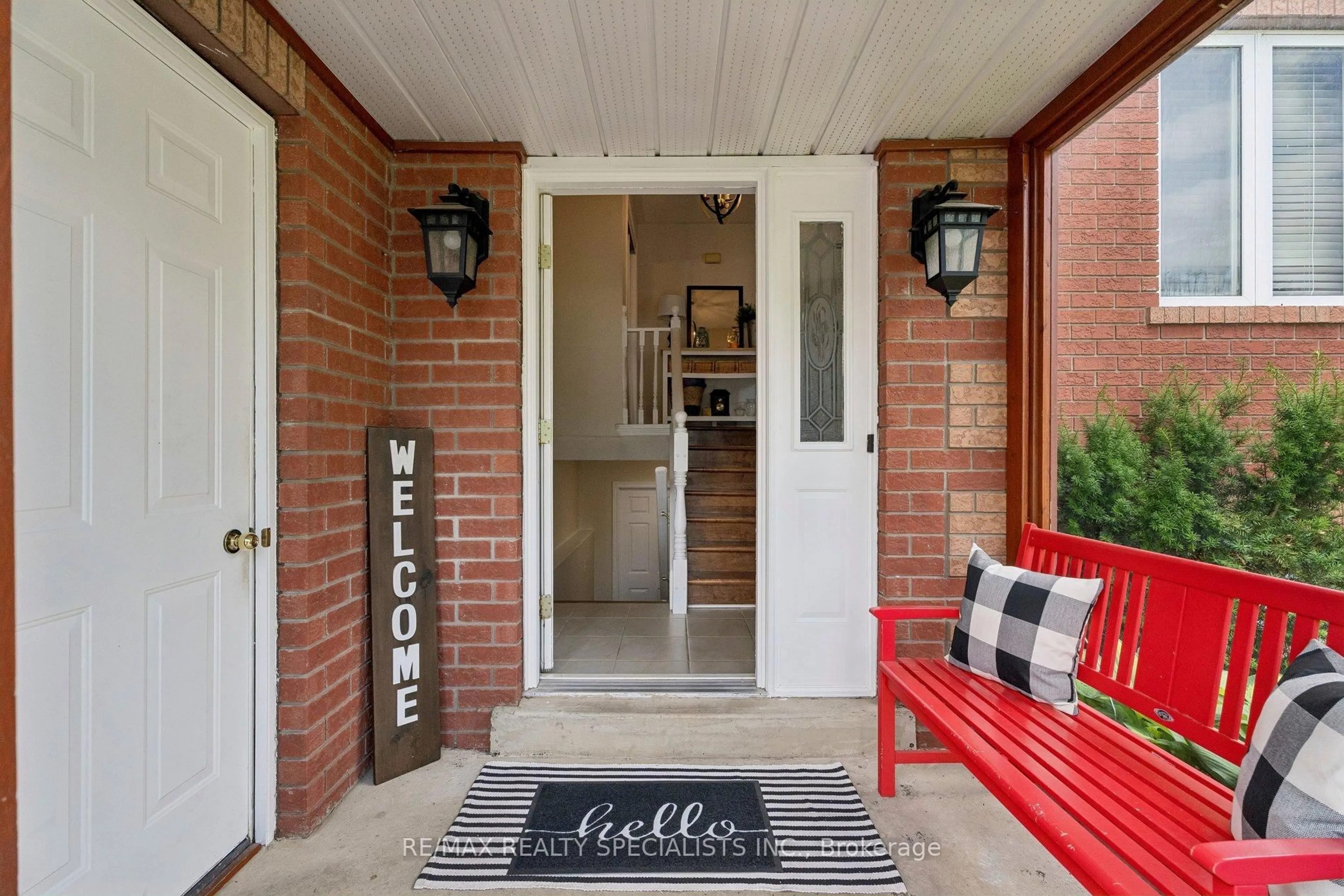 Indoor entryway for 64 Smallman Dr, Wasaga Beach Ontario L9Z 1L1