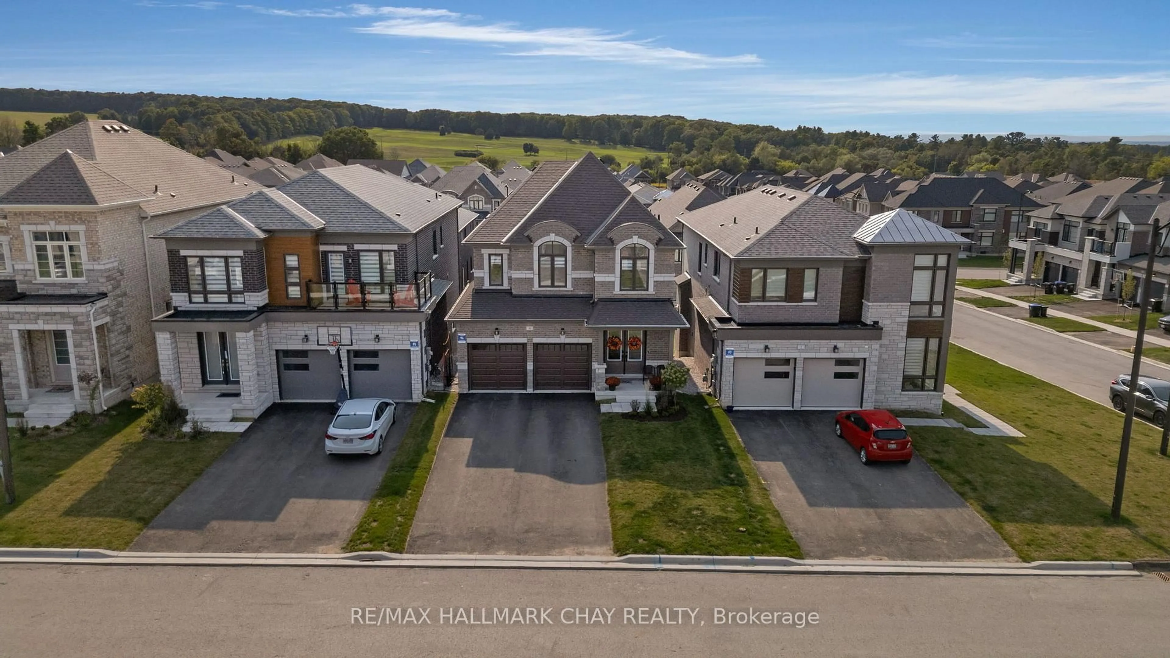 A pic from outside/outdoor area/front of a property/back of a property/a pic from drone, street for 4 Periwinkle Rd, Springwater Ontario L9X 2E2