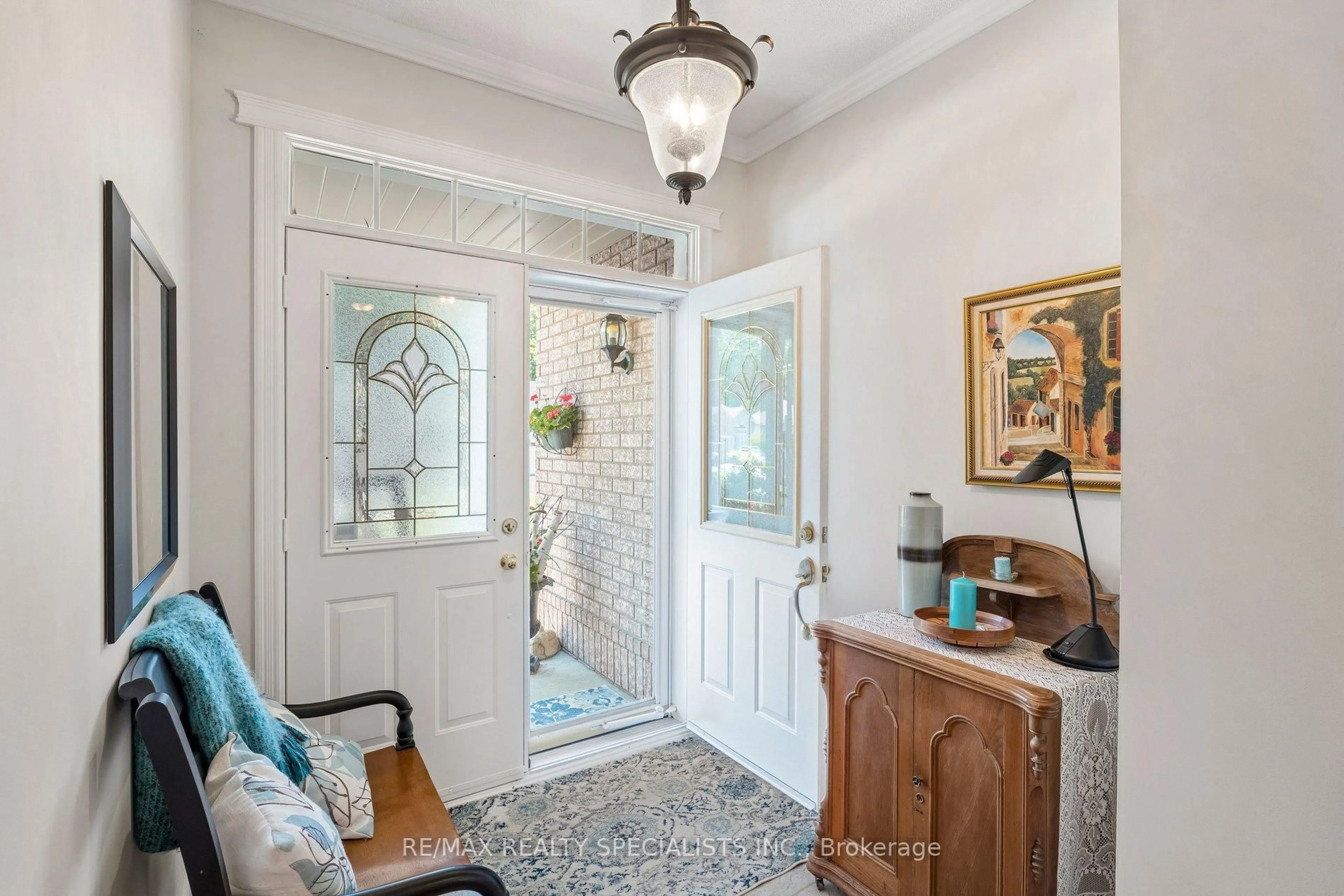 Indoor entryway for 43 Bush Cres, Wasaga Beach Ontario L9Z 1N1
