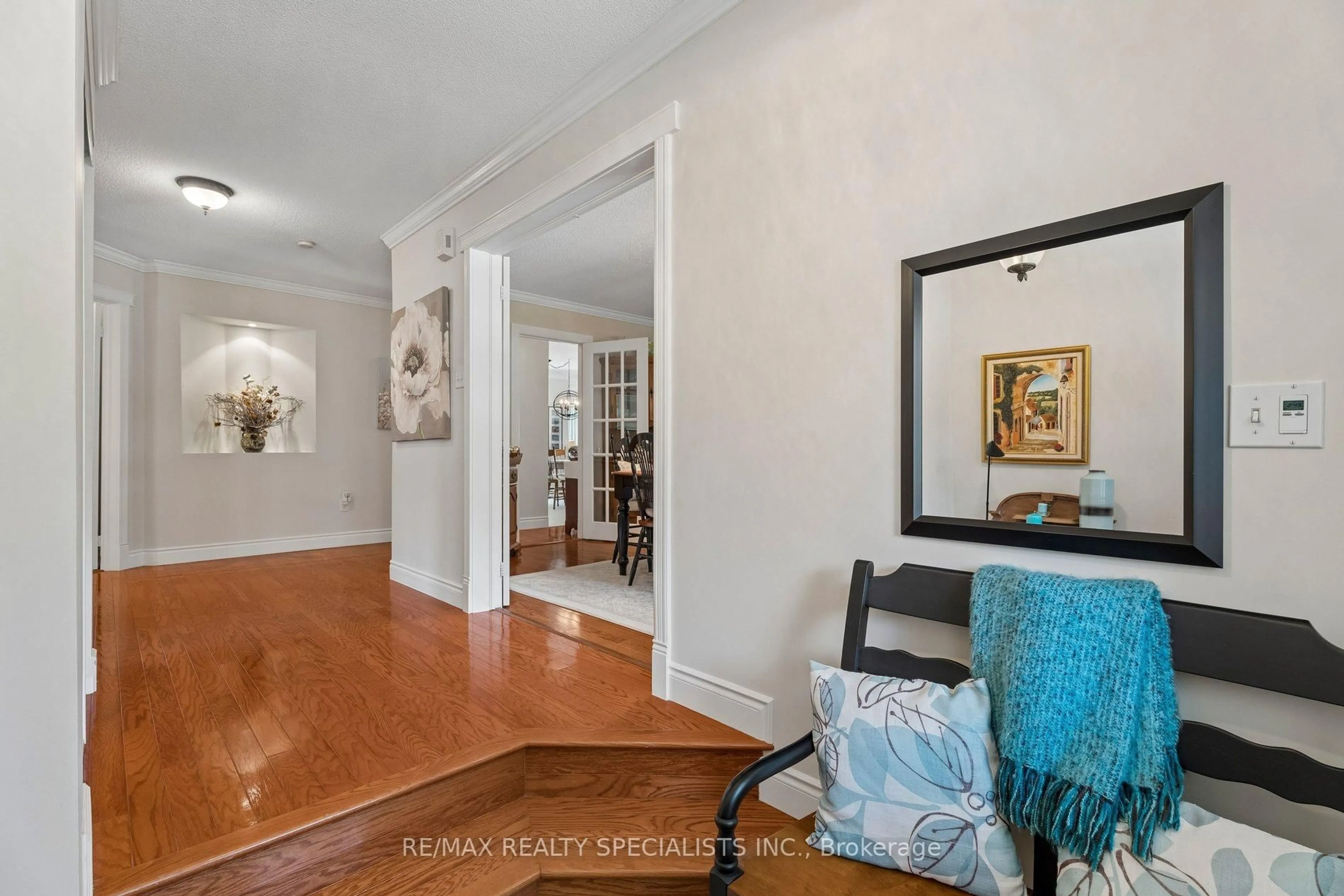 Indoor entryway for 43 Bush Cres, Wasaga Beach Ontario L9Z 1N1