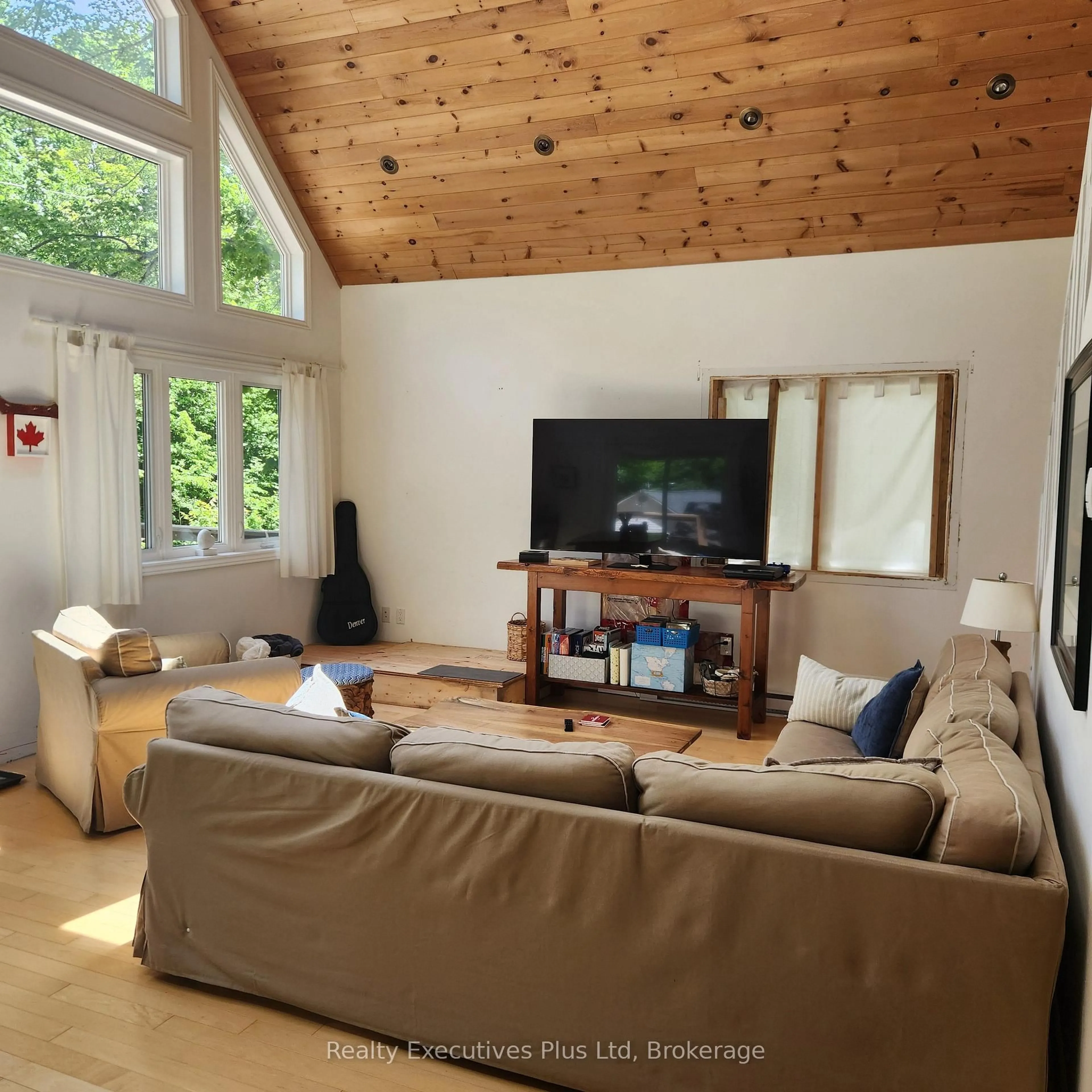 Living room with furniture, wood/laminate floor for 5 Myiinggans Miikaan Lane, Christian Island 30 Ontario L9M 0A9
