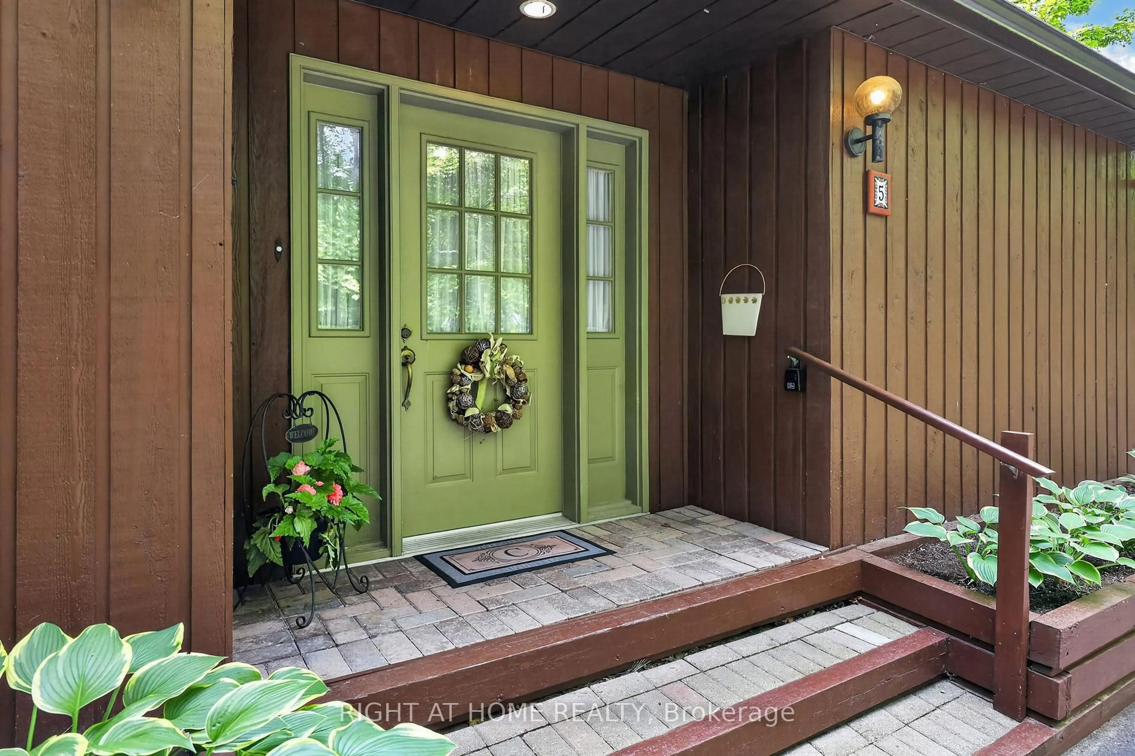 Indoor entryway for 5 Pine Pt, Oro-Medonte Ontario L4M 4Y8