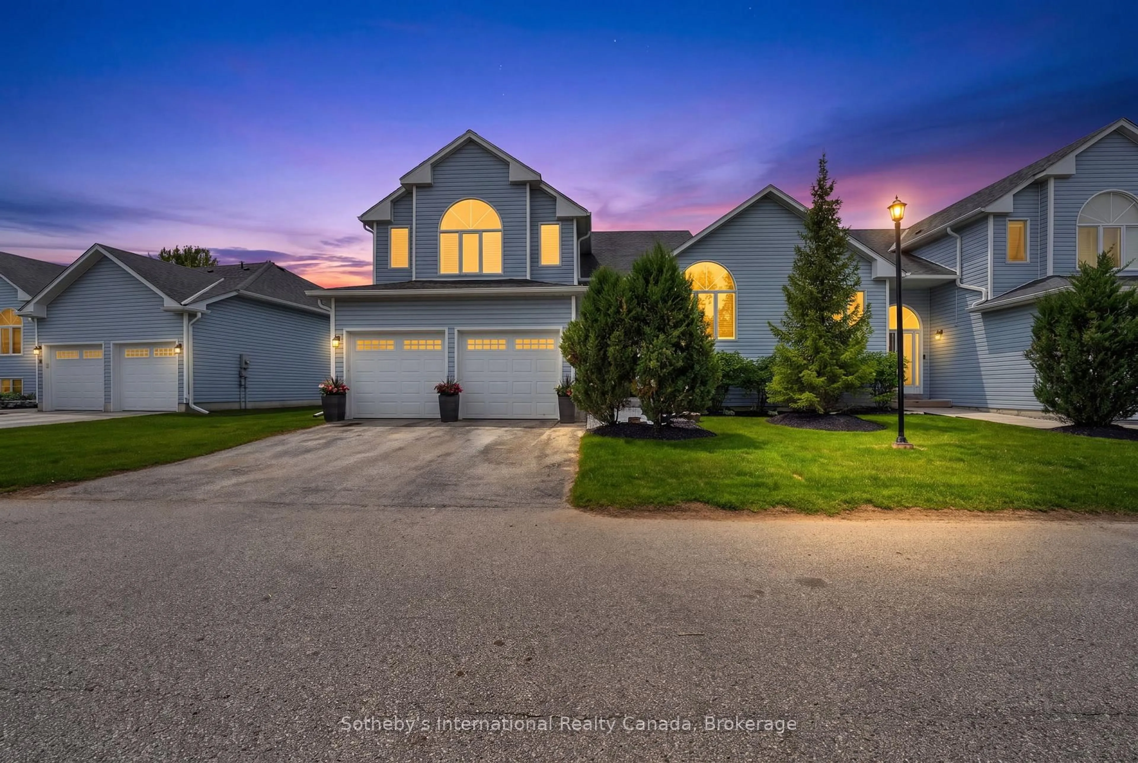 A pic from outside/outdoor area/front of a property/back of a property/a pic from drone, street for 20 Sundial Crt, Collingwood Ontario L9Y 5E4