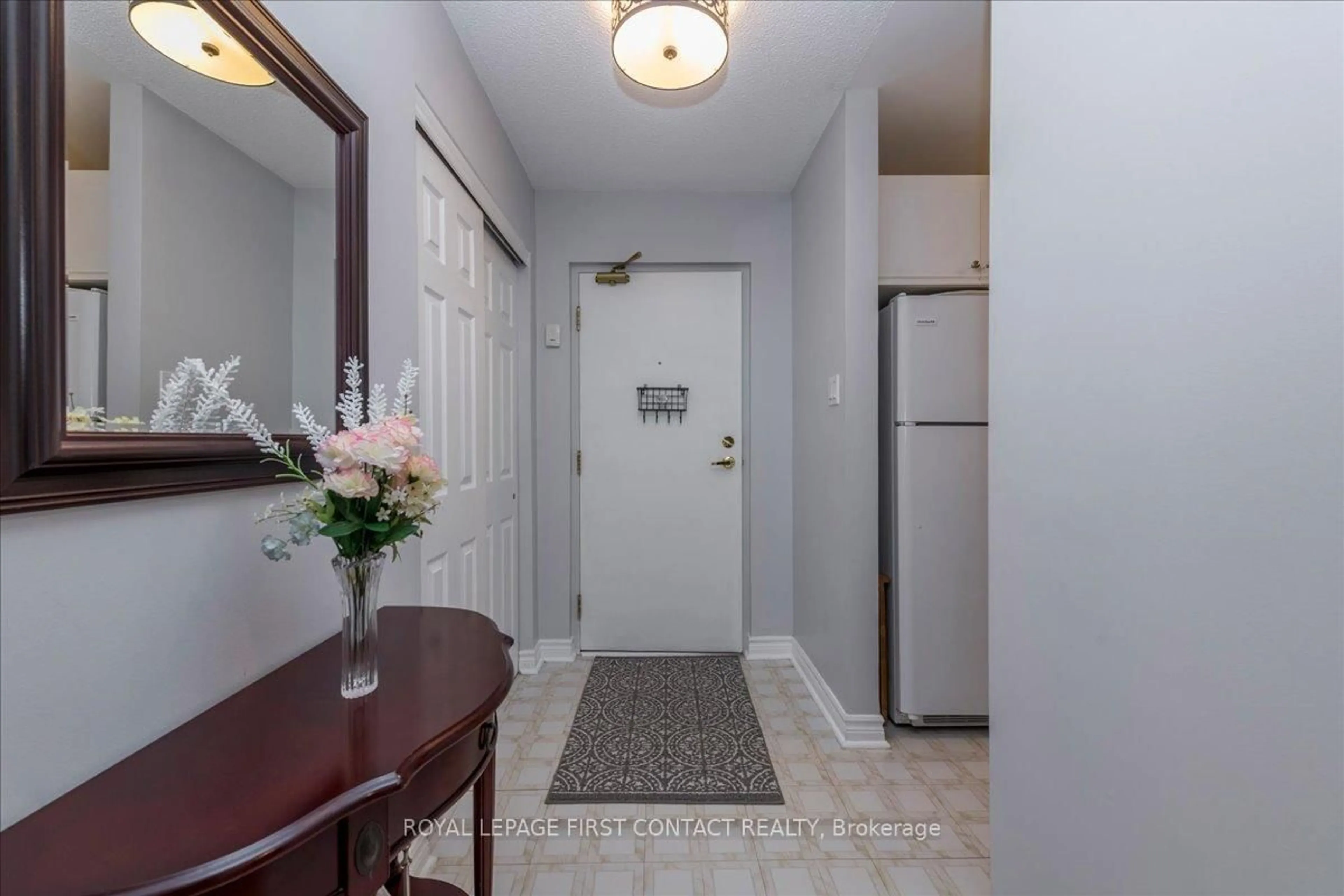 Indoor entryway for 131 Clapperton St #102, Barrie Ontario L4M 3G3