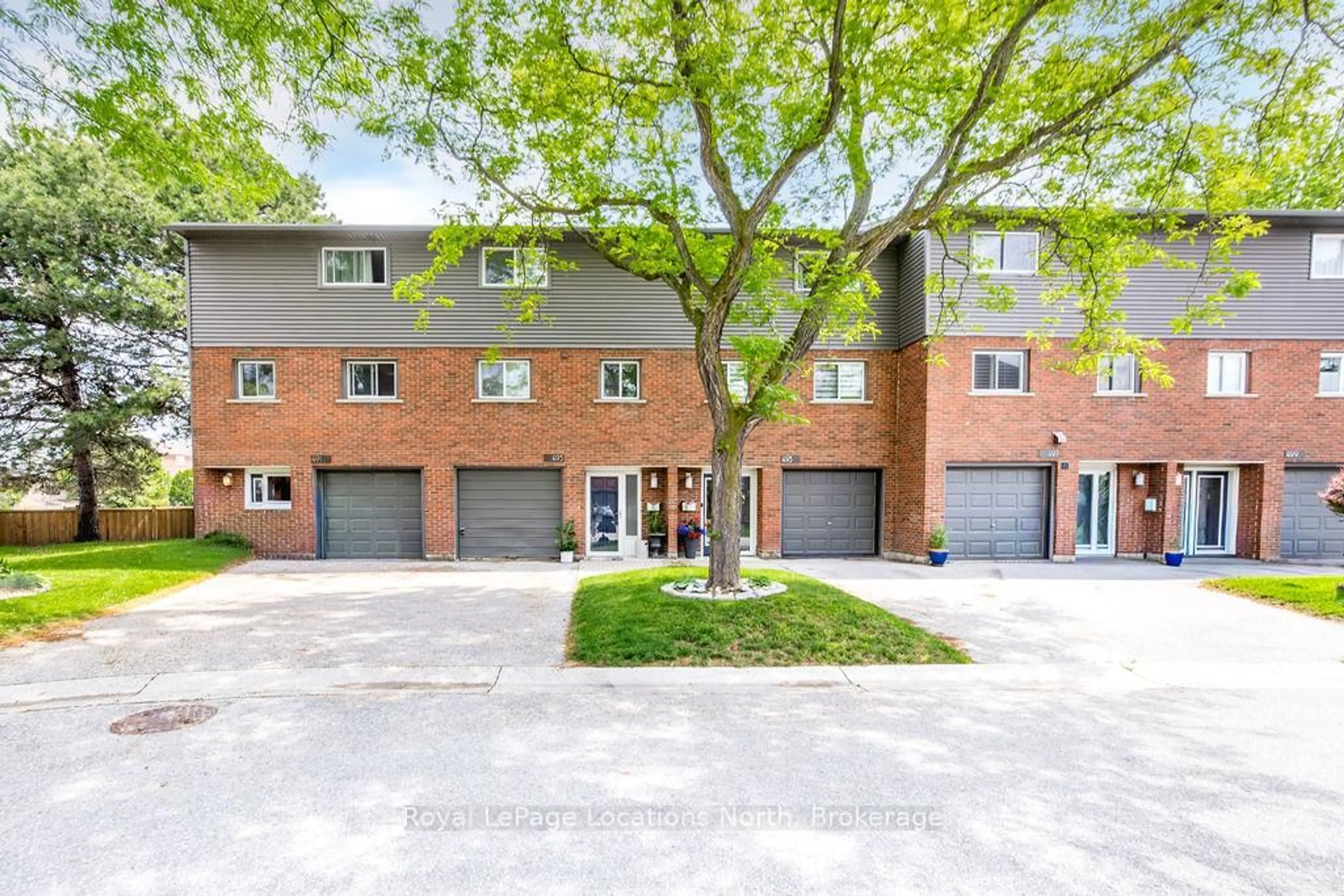 Home with brick exterior material, street for 493 ONTARIO St, Collingwood Ontario L9Y 4B9
