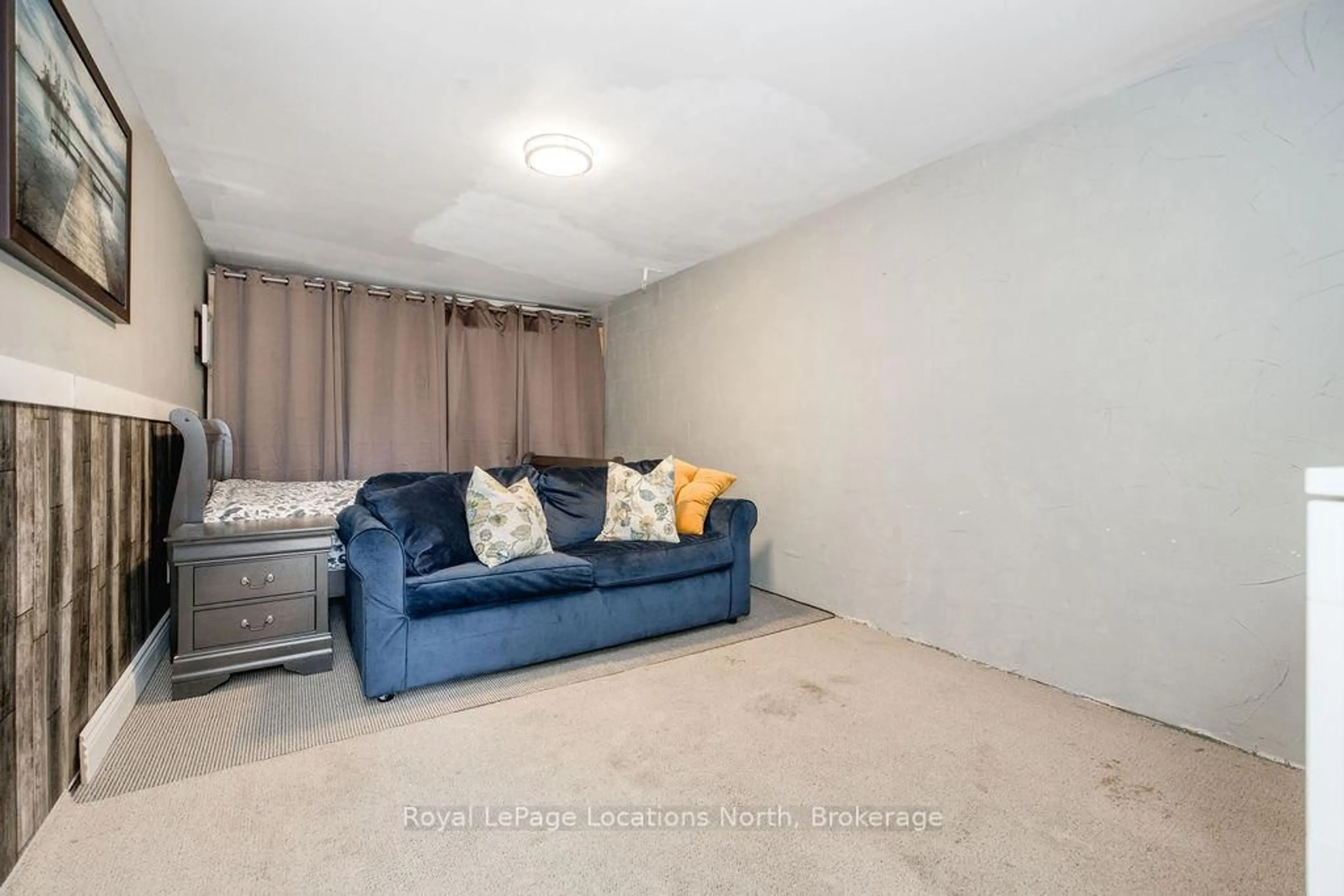 Living room with furniture, unknown for 493 ONTARIO St, Collingwood Ontario L9Y 4B9