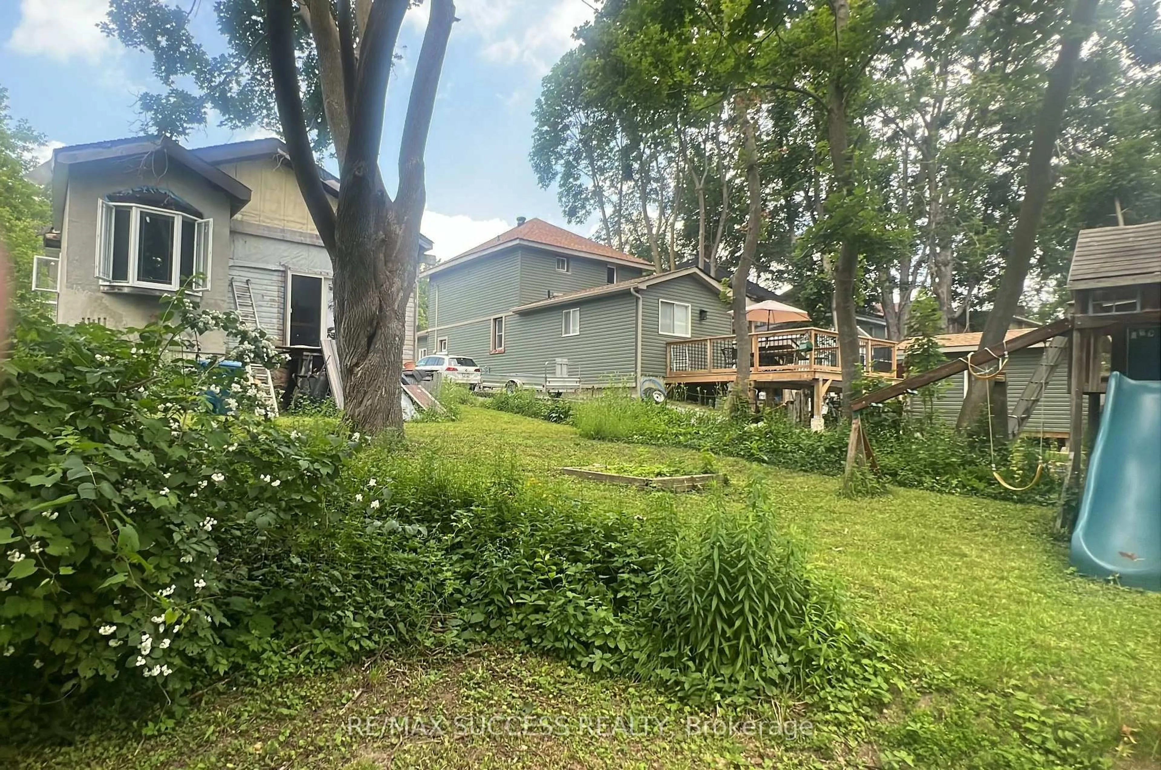 A pic from outside/outdoor area/front of a property/back of a property/a pic from drone, unknown for 243 Harvey St, Orillia Ontario L3V 3M5