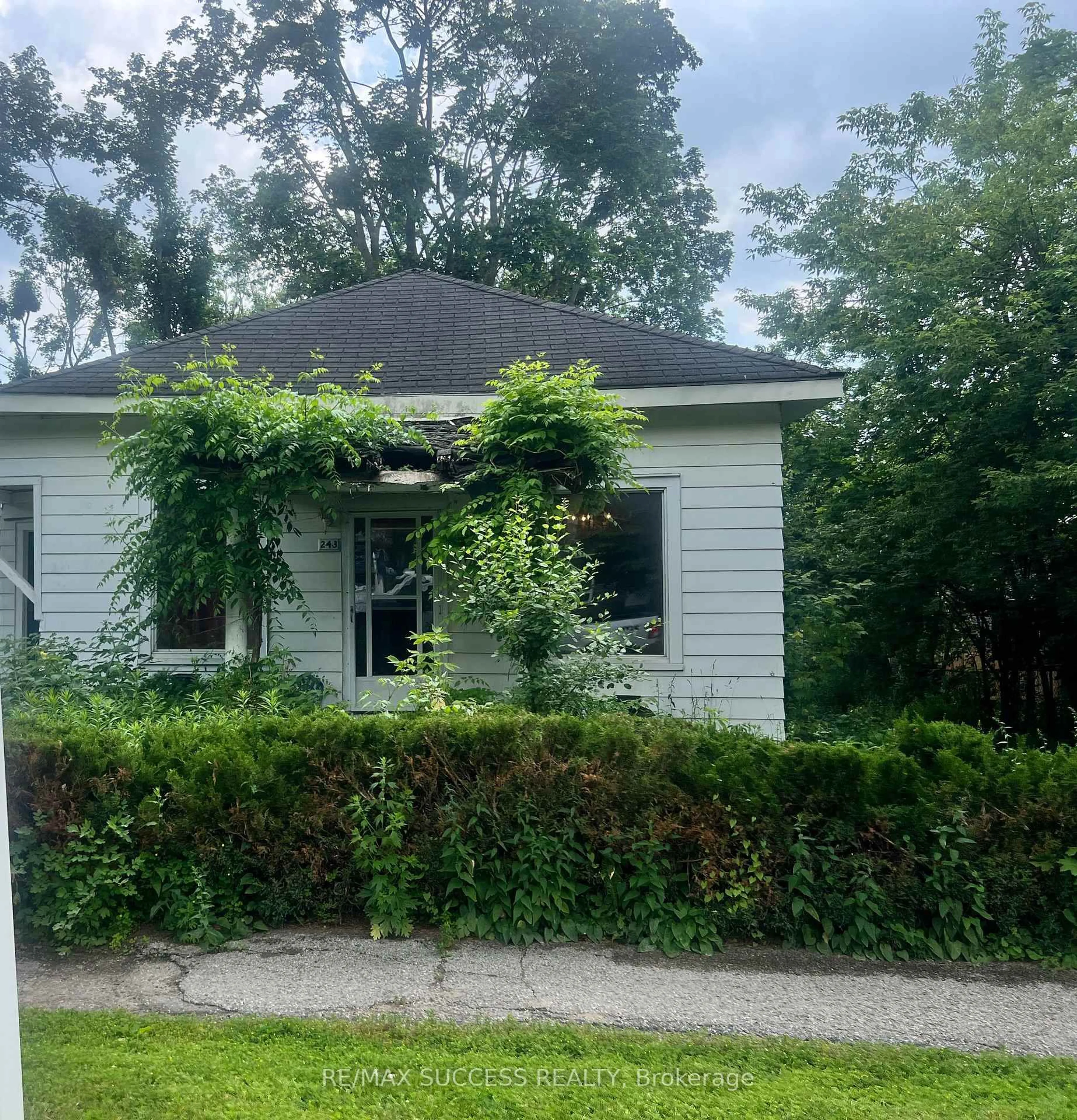 Unknown for 243 Harvey St, Orillia Ontario L3V 3M5