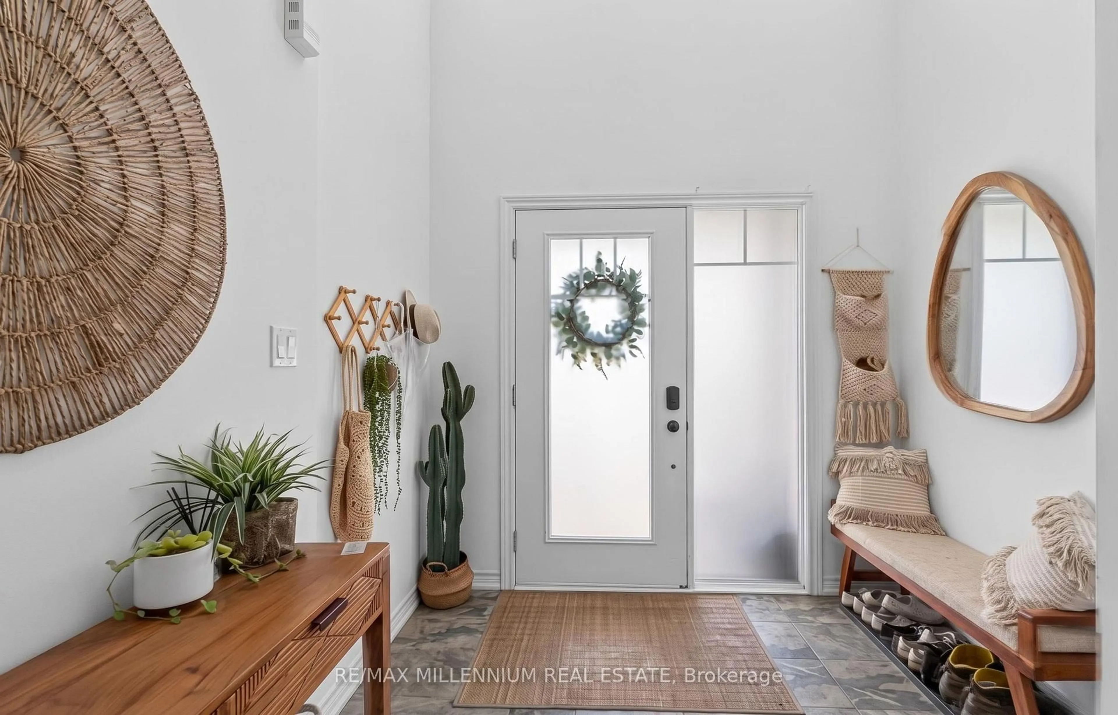 Indoor entryway for 45 Wheatfield Rd, Barrie Ontario L9J 0T5