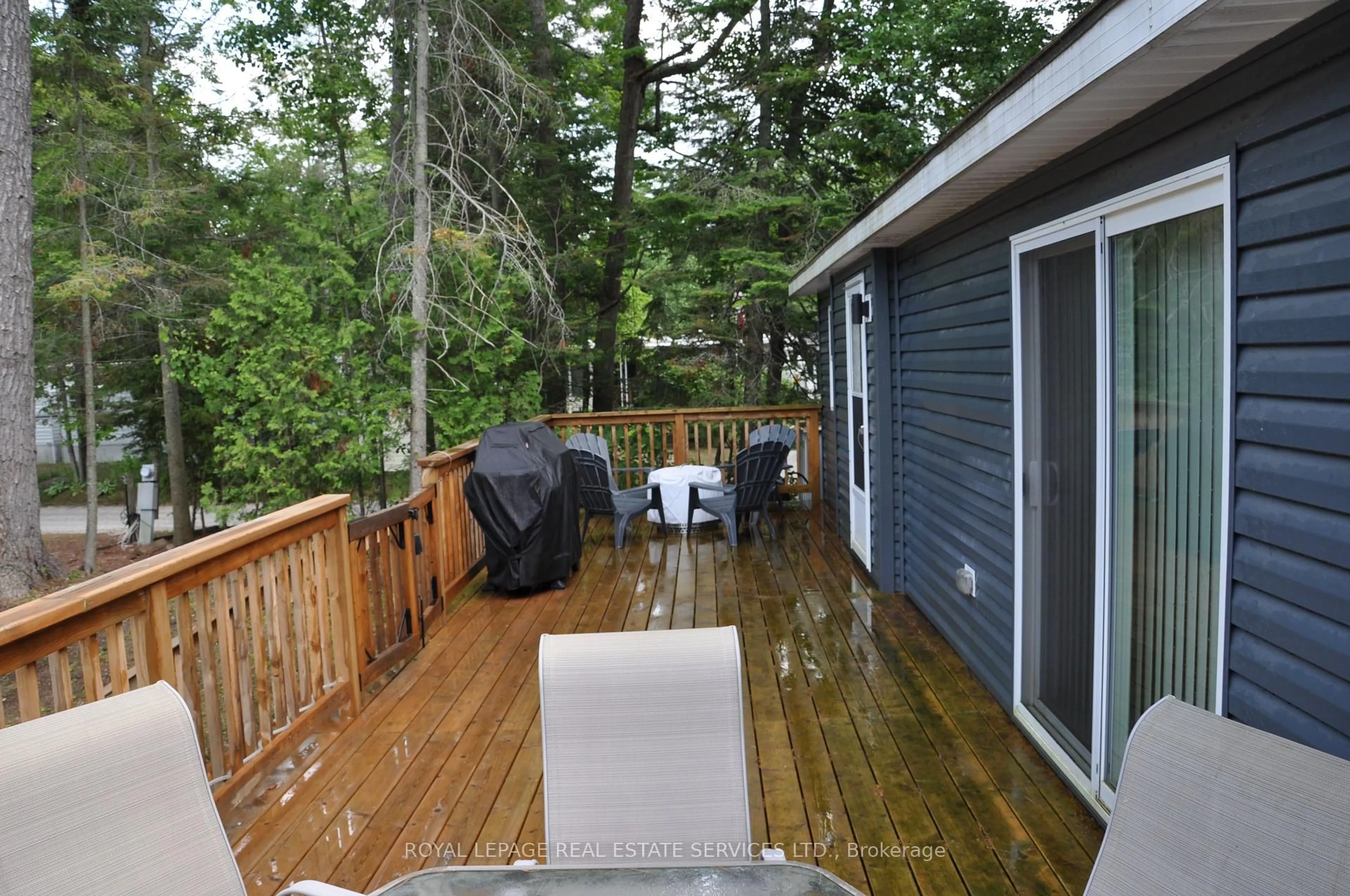 Patio, unknown for 85 Theme Park Dr, Wasaga Beach Ontario L9Z 1X7