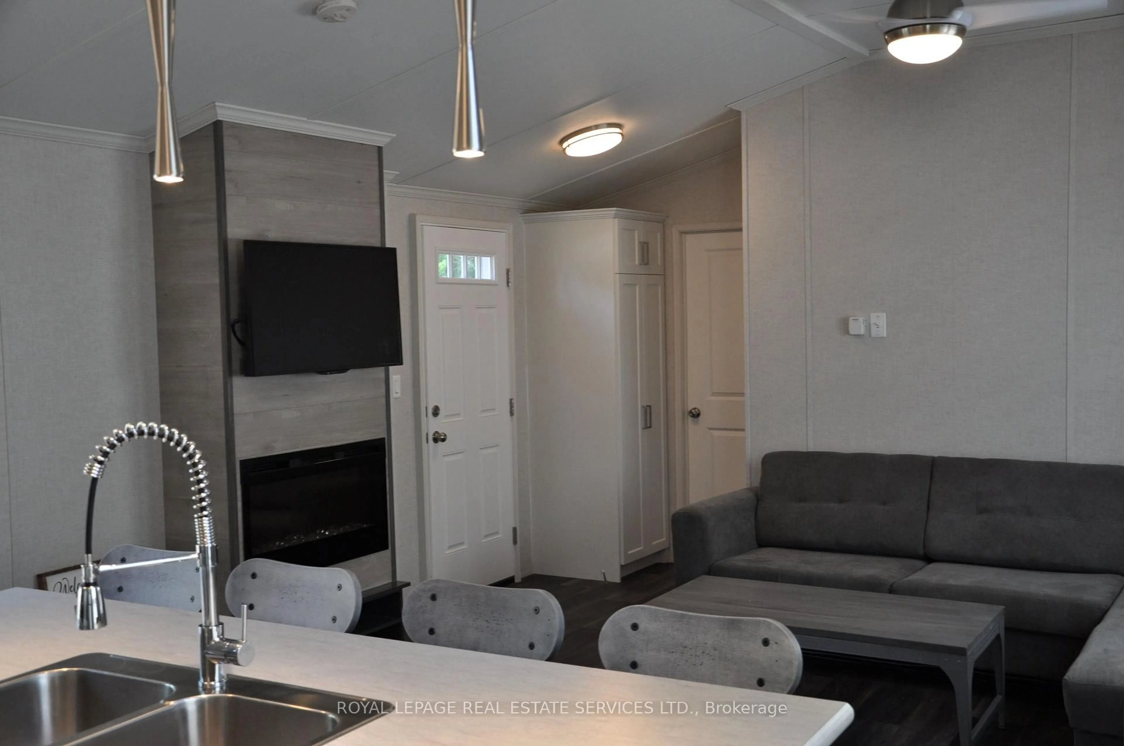 A pic of a room for 85 Theme Park Dr, Wasaga Beach Ontario L9Z 1X7