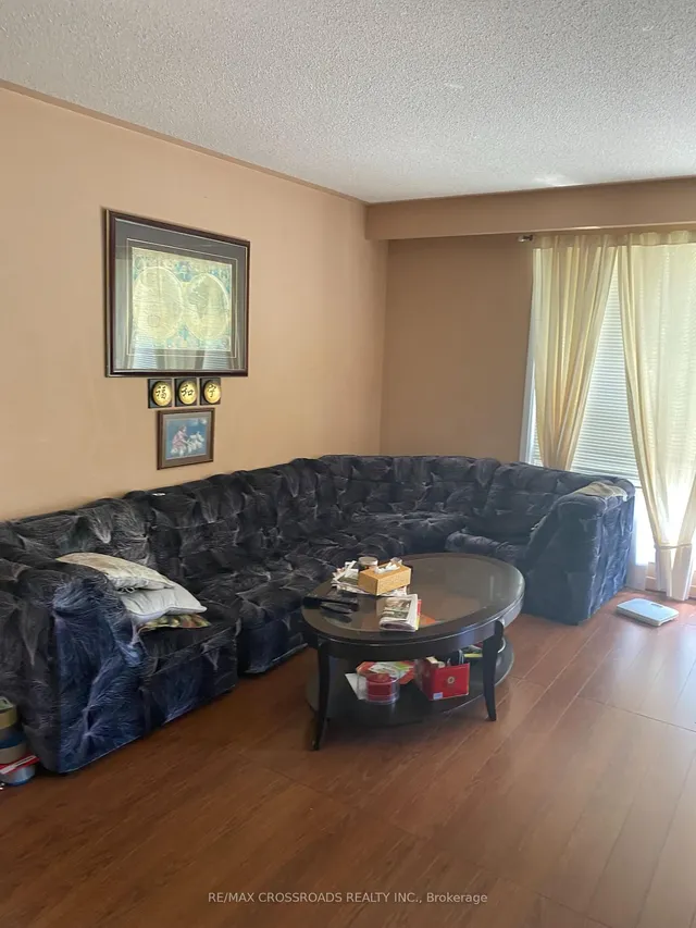 4 Clarence Crt, Barrie 2