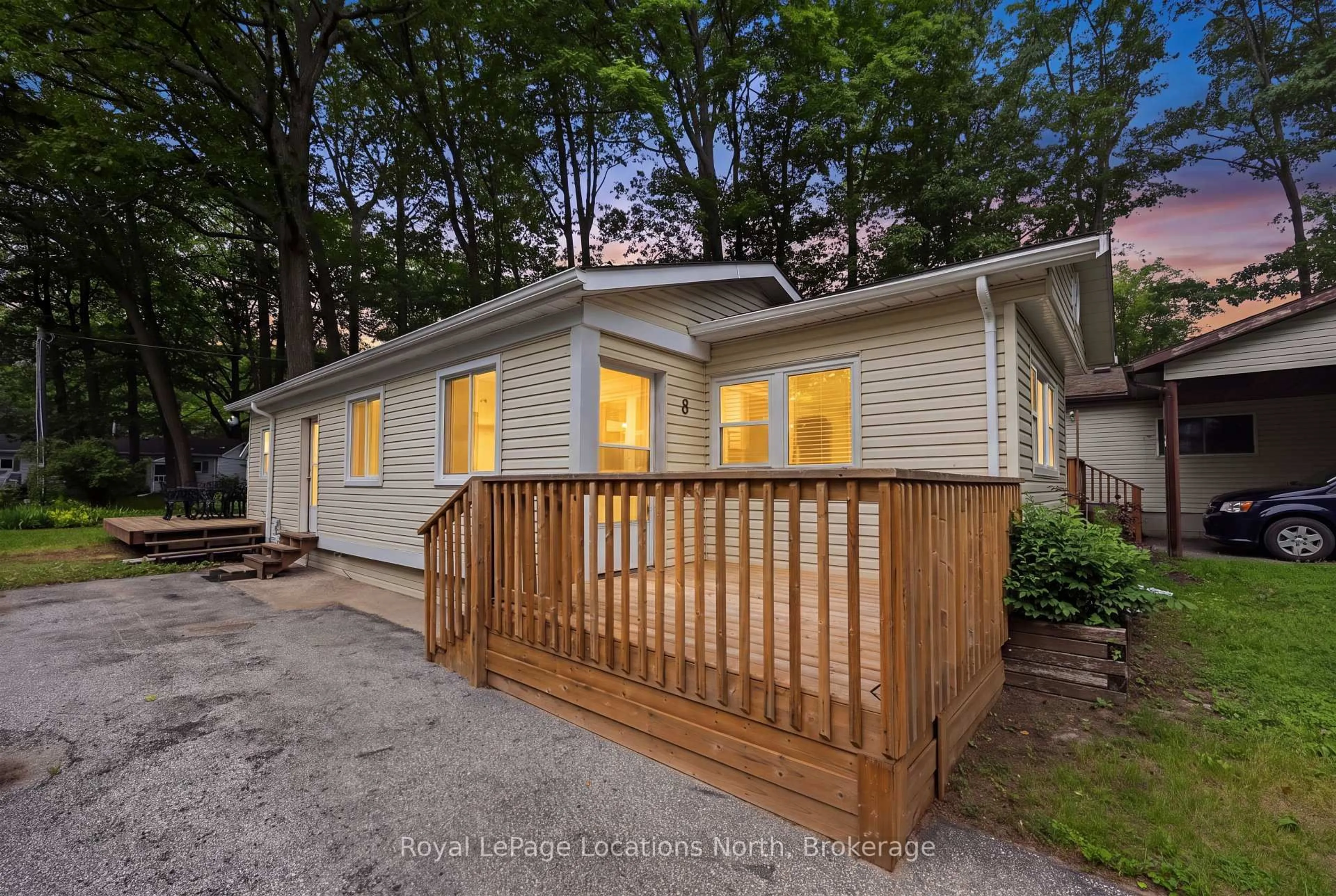 Home with vinyl exterior material, street for 8 Shaw St, Wasaga Beach Ontario L9Z 1K2